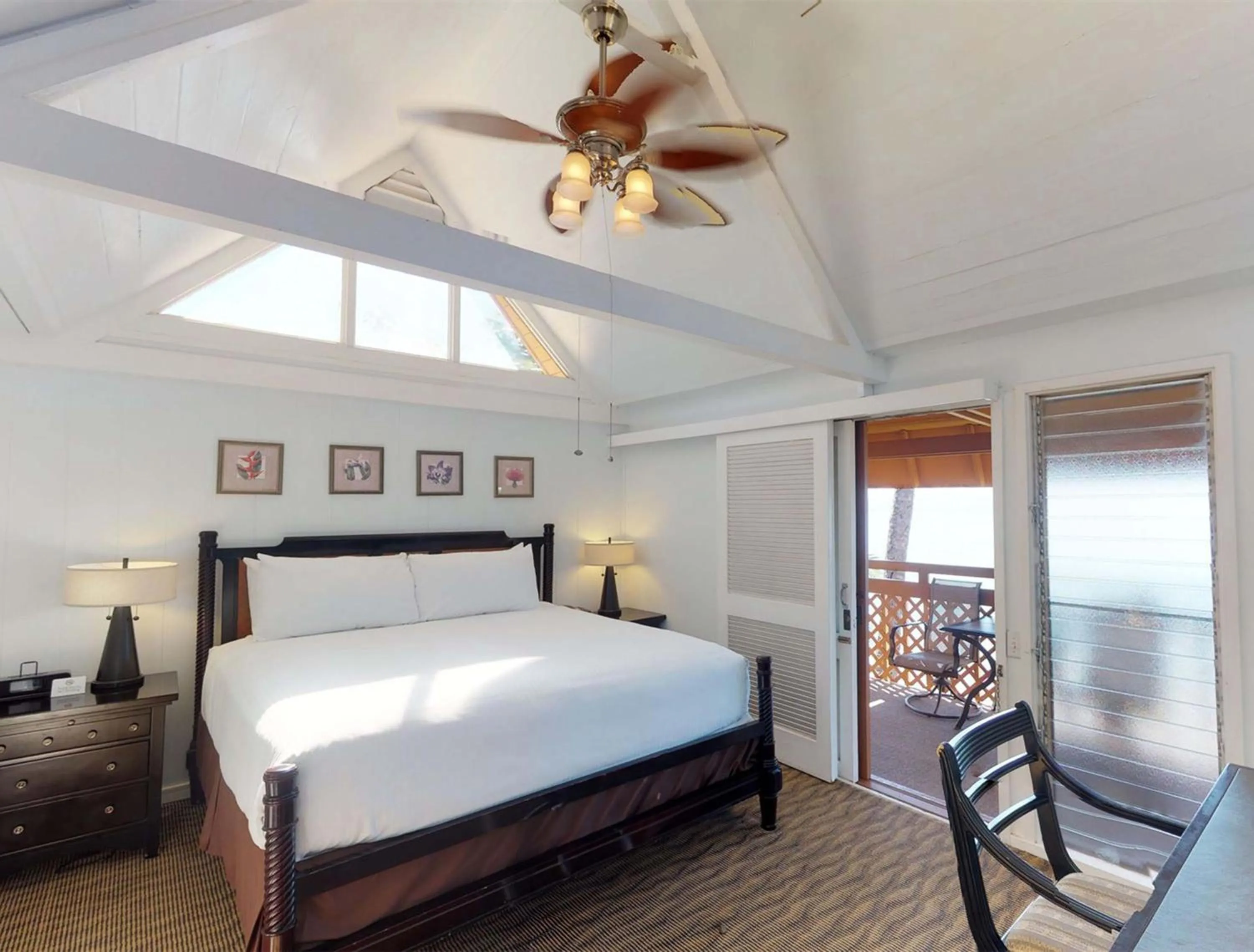 Photo of the whole room, Bed in Hotel Moloka'i