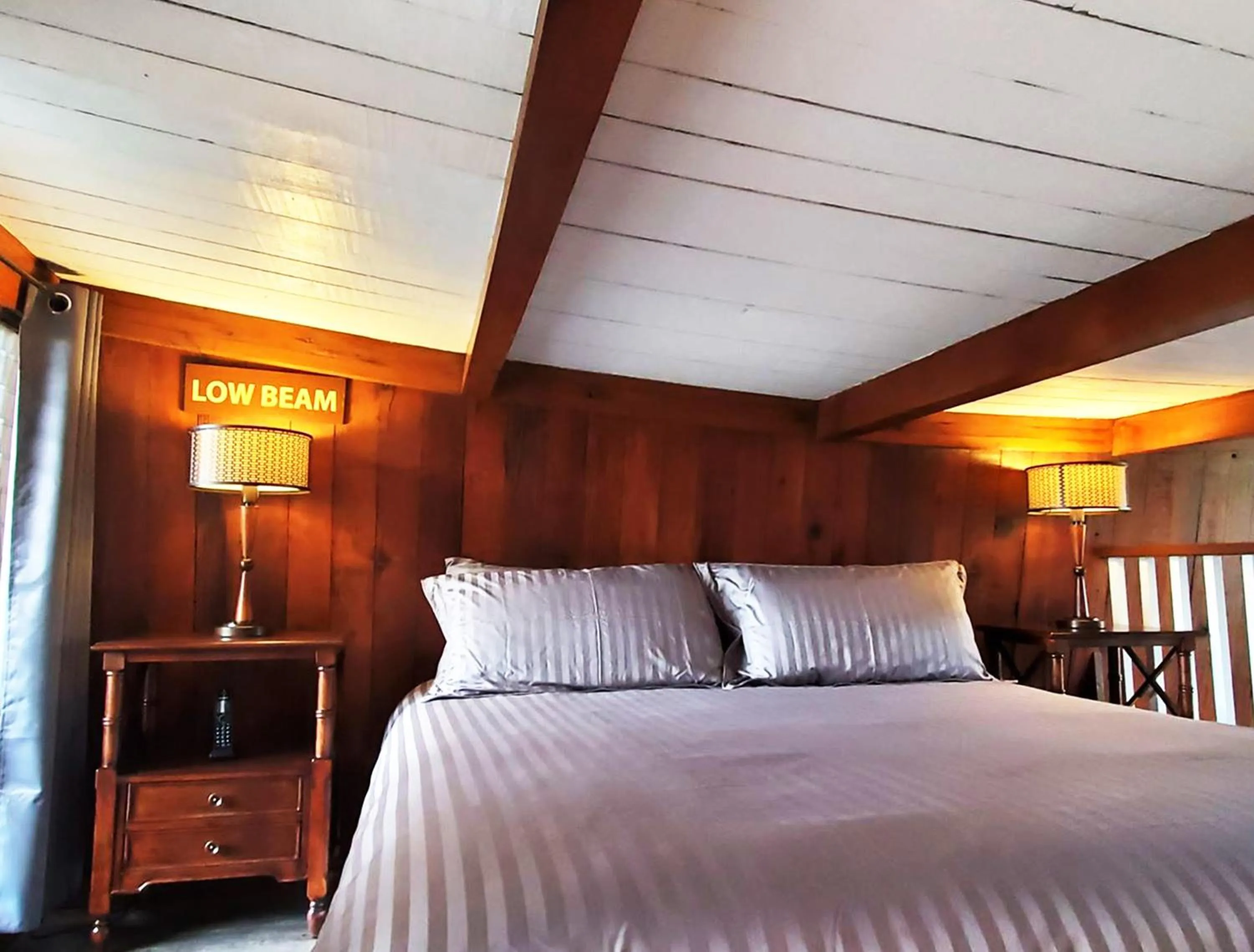 Photo of the whole room, Bed in Hotel Moloka'i