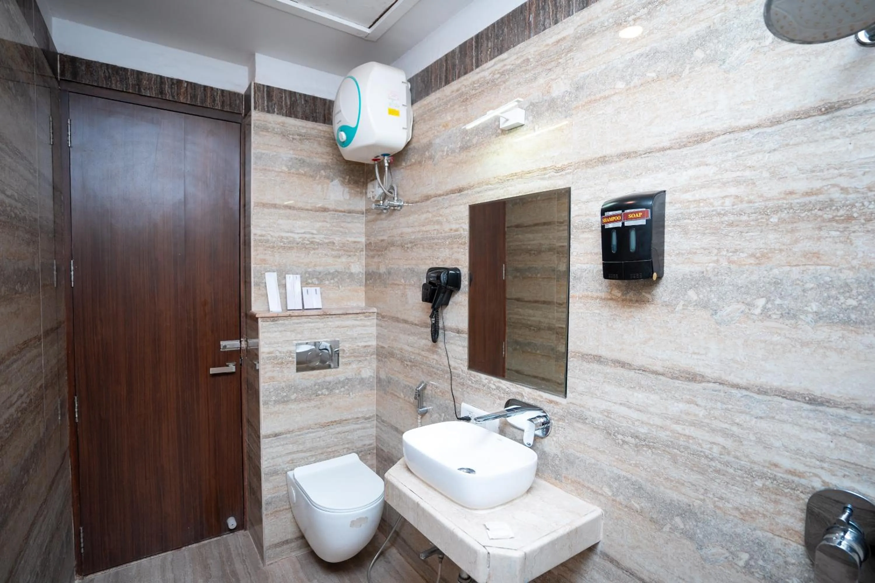 Bathroom in Hotel Radiance Courtyard