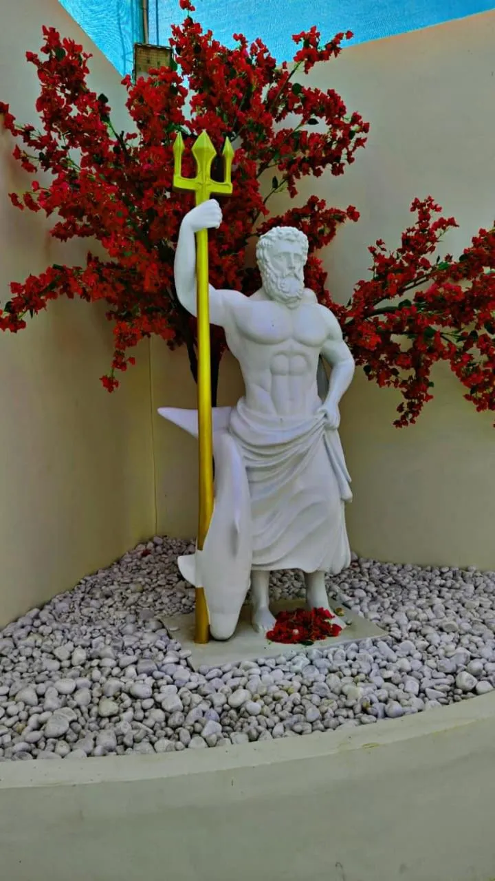 Swimming pool in Hotel Radiance Courtyard