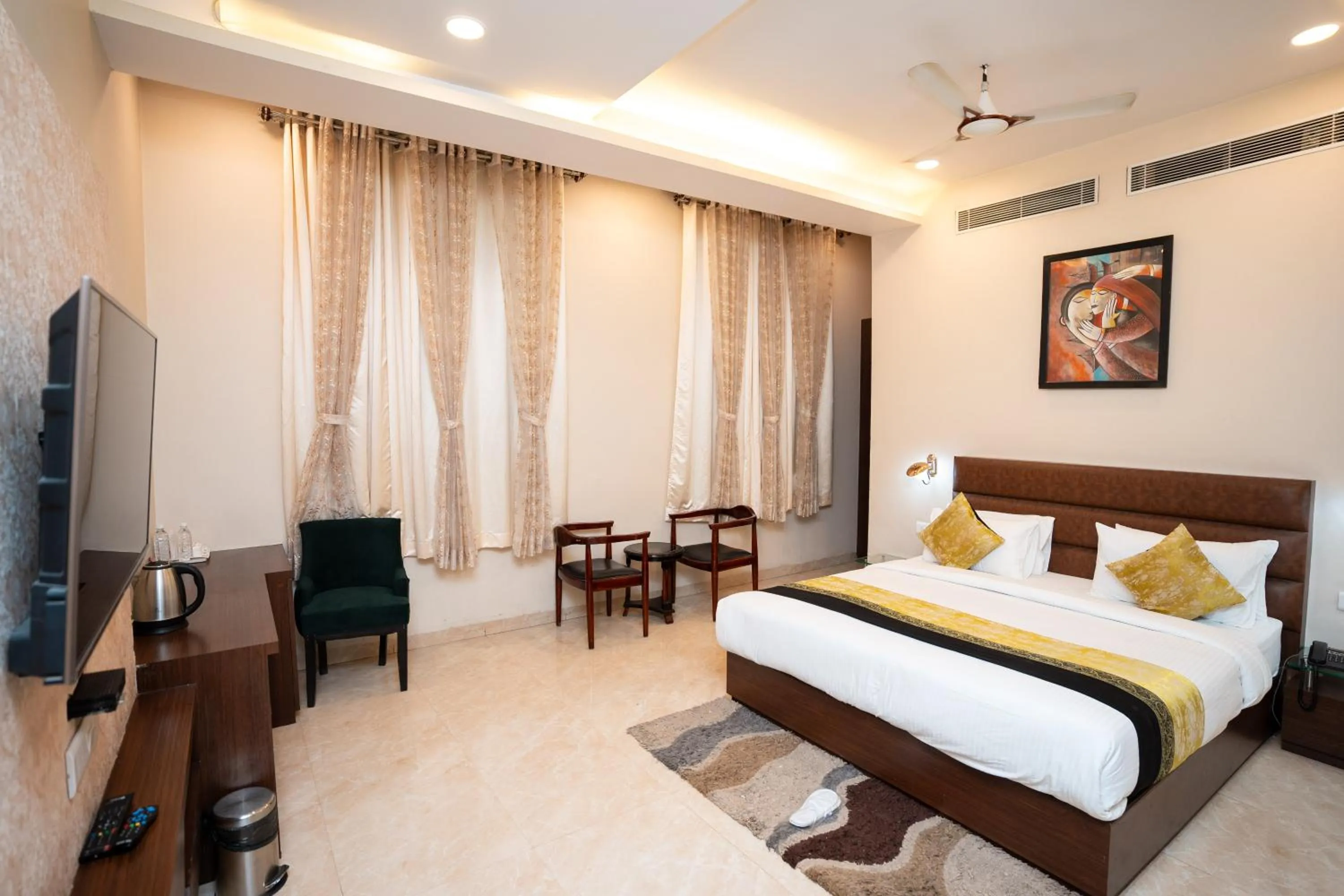 Bed in Hotel Radiance Courtyard