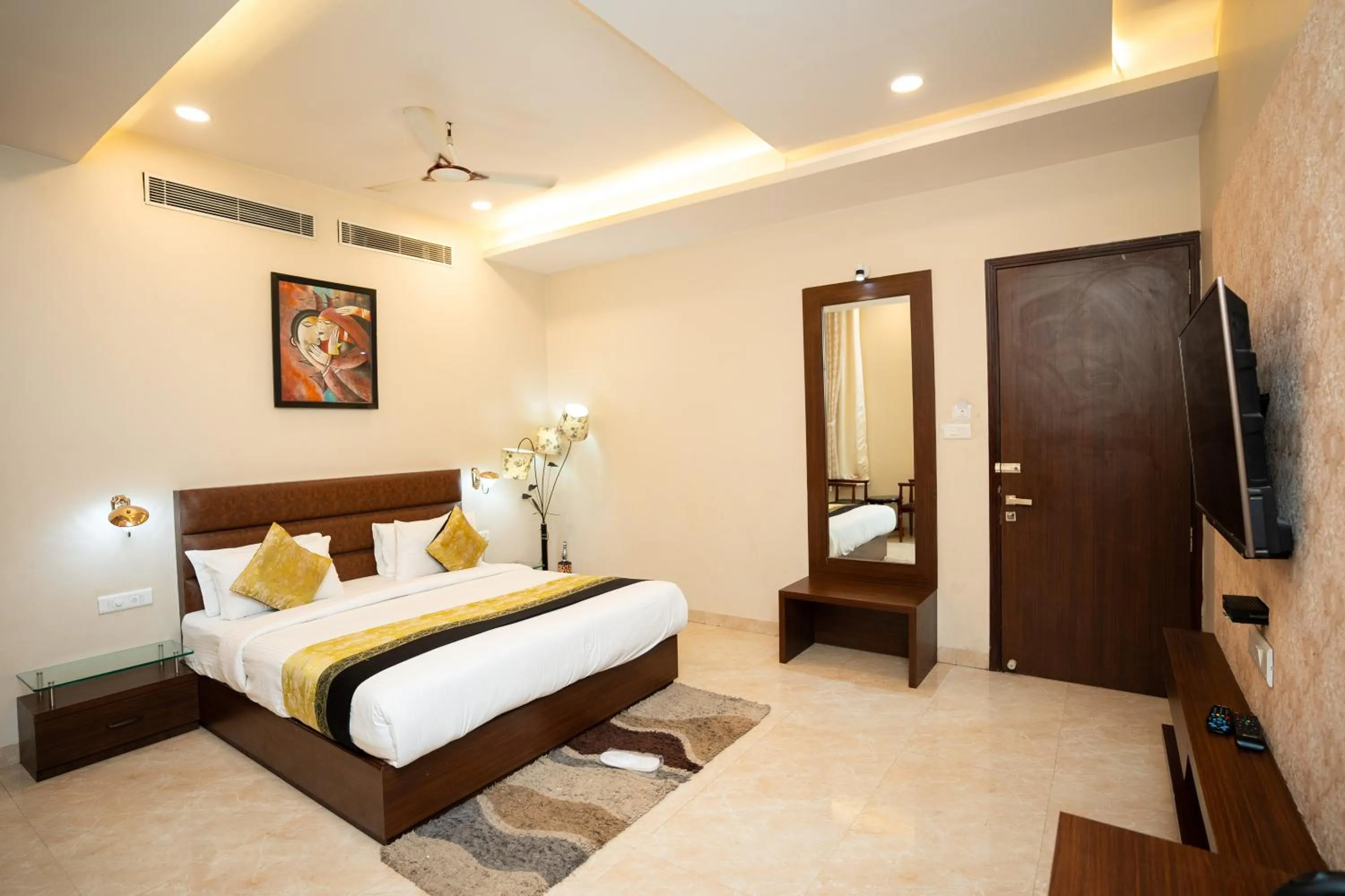 Bedroom, Bed in Hotel Radiance Courtyard