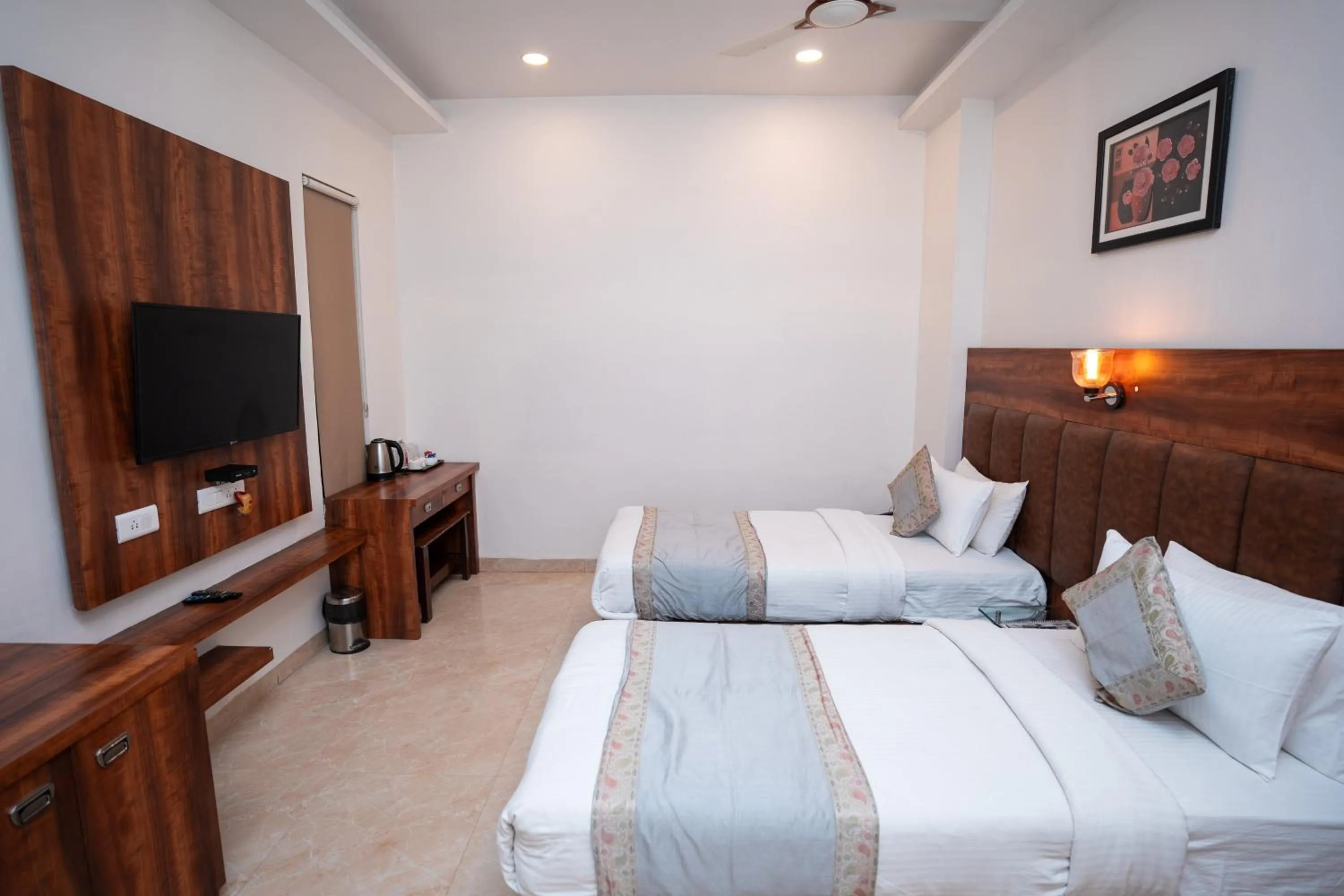 Bedroom, Bed in Hotel Radiance Courtyard