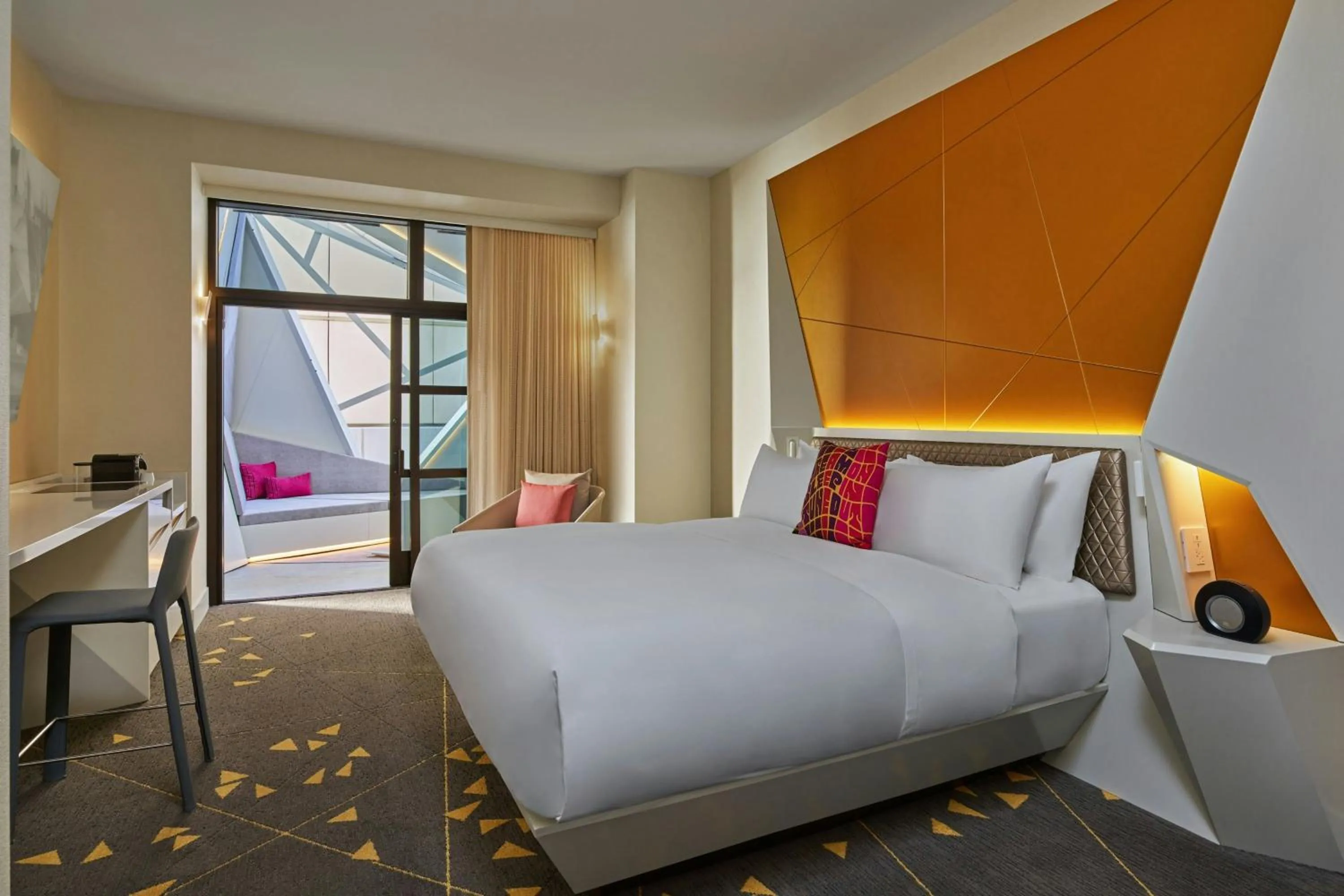 Bedroom, Bed in W San Francisco