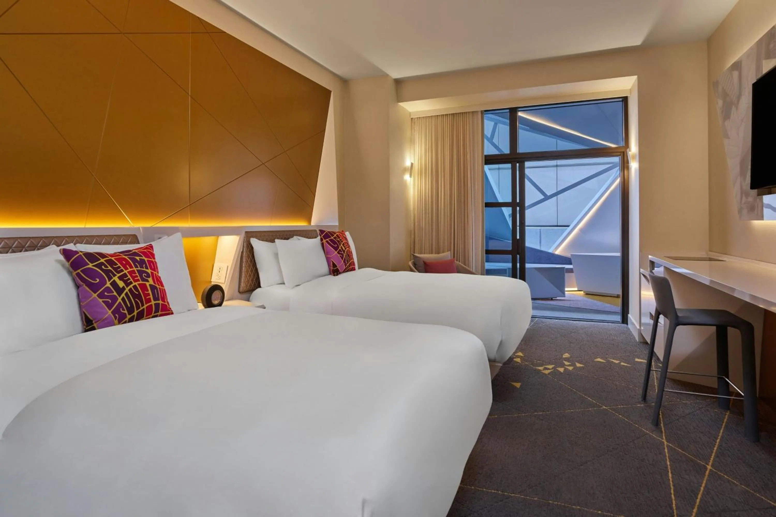 Bedroom, Bed in W San Francisco