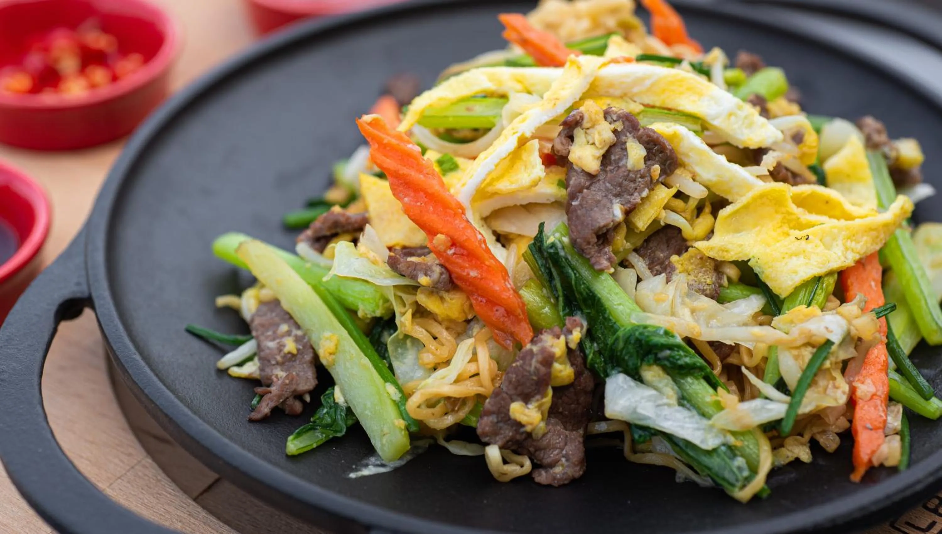 Food and drinks in The Twizt - Lifestyle Hostel & Hotel