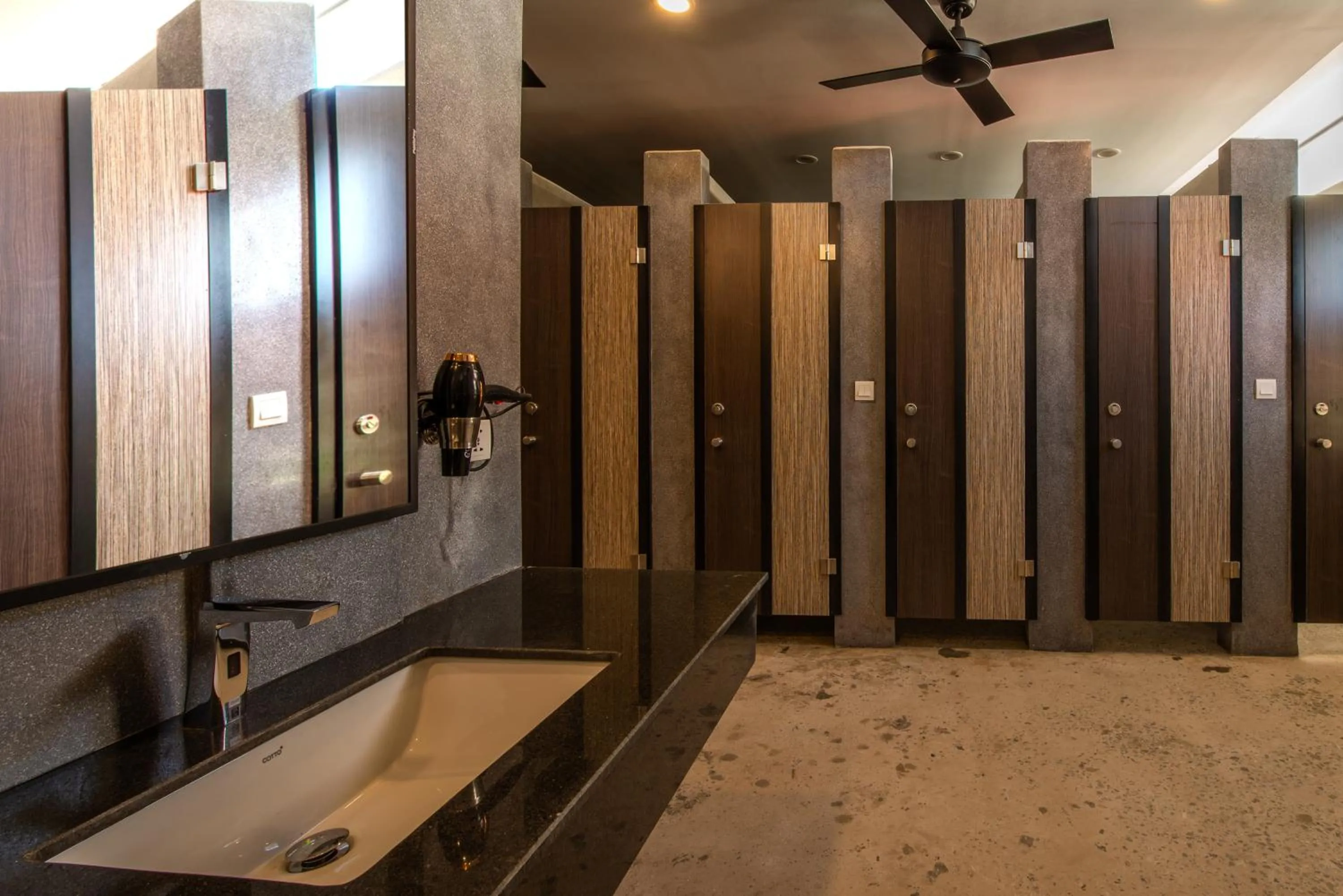 Bathroom in The Twizt - Lifestyle Hostel & Hotel