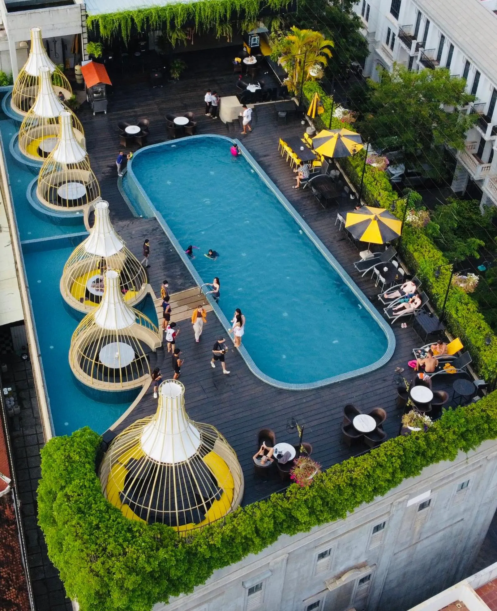 Swimming pool in The Twizt - Lifestyle Hostel & Hotel