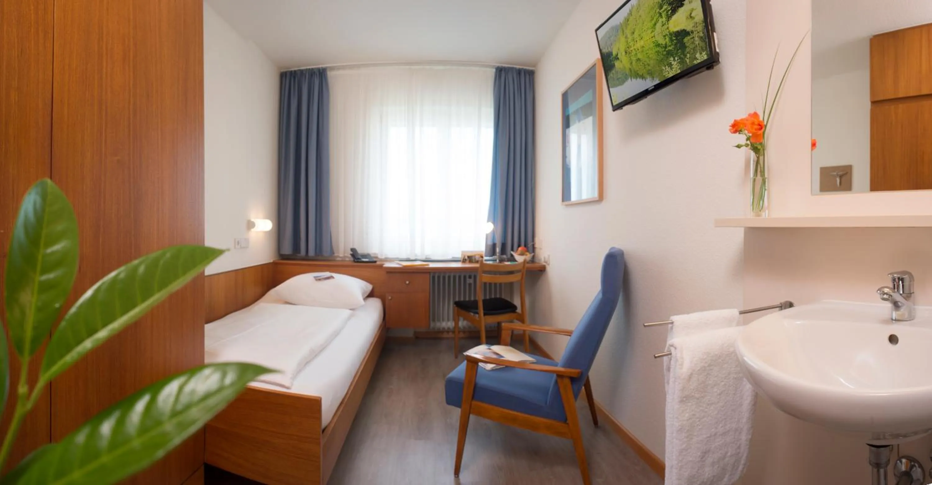 Photo of the whole room, Bed in Hotel St Elisabeth