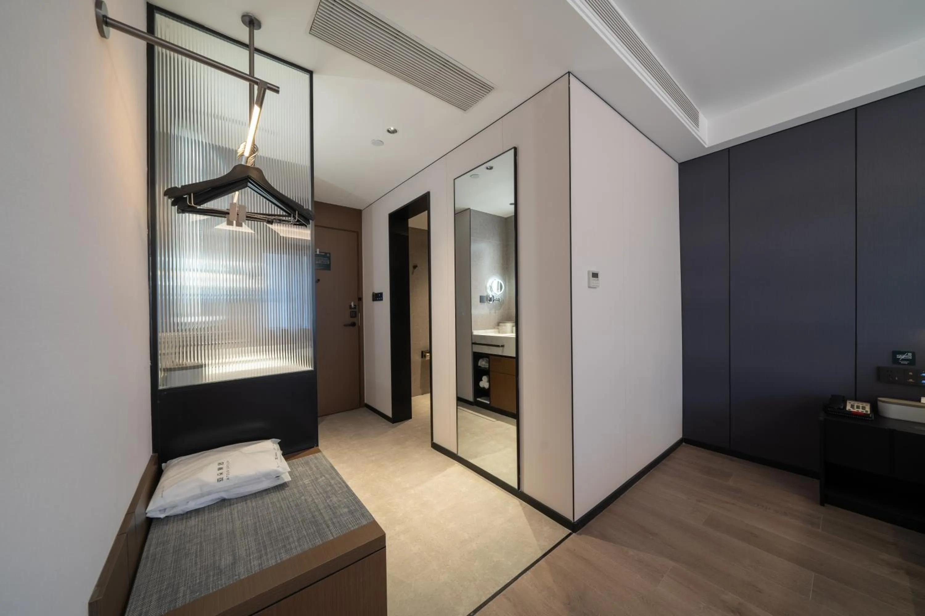 Photo of the whole room, Bed in Atour Hotel Chengdu Wuhou Temple Kuan Zhai Alleys