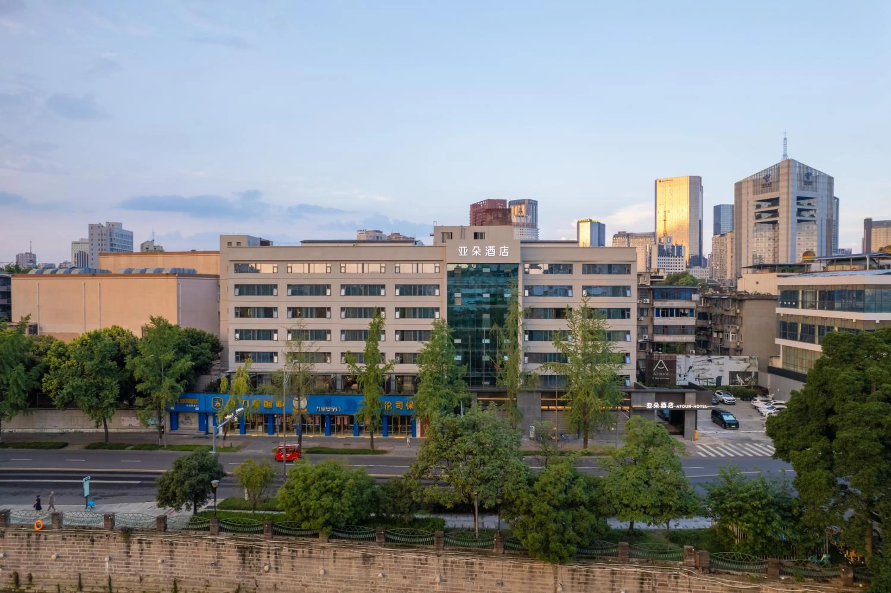 Property building in Atour Hotel Chengdu Wuhou Temple Kuan Zhai Alleys