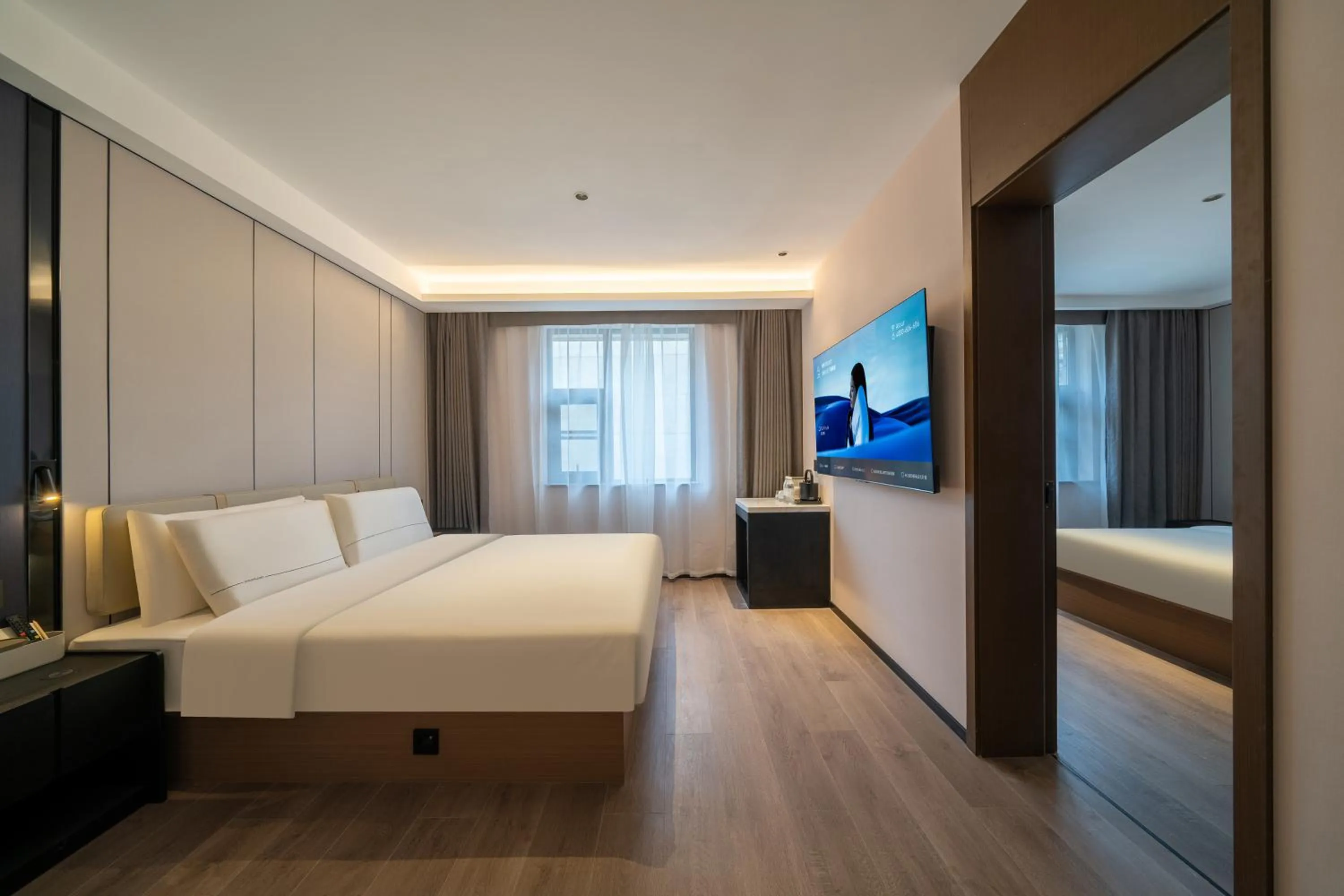 Communal lounge/ TV room, Bed in Atour Hotel Chengdu Wuhou Temple Kuan Zhai Alleys