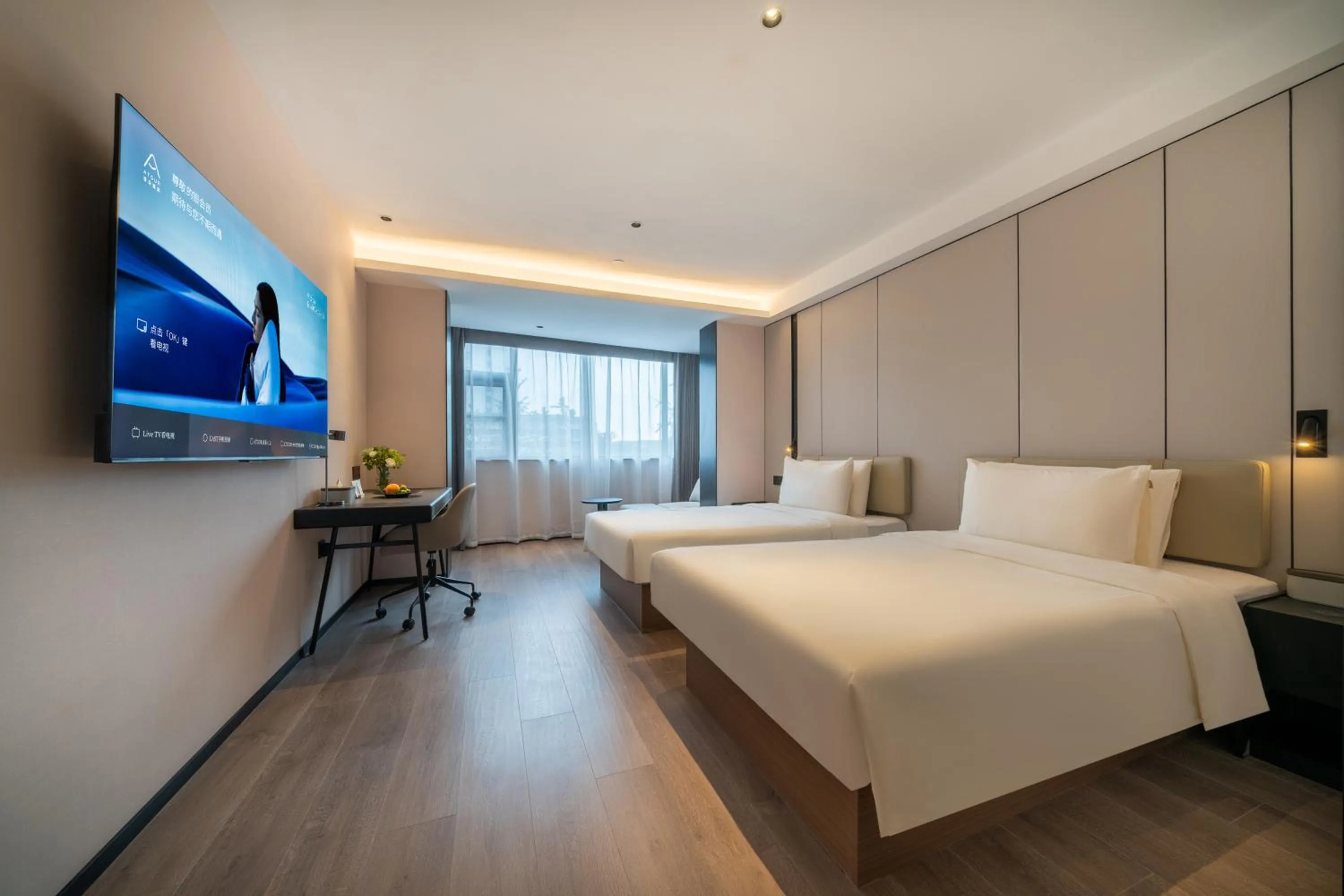 Photo of the whole room, Bed in Atour Hotel Chengdu Wuhou Temple Kuan Zhai Alleys