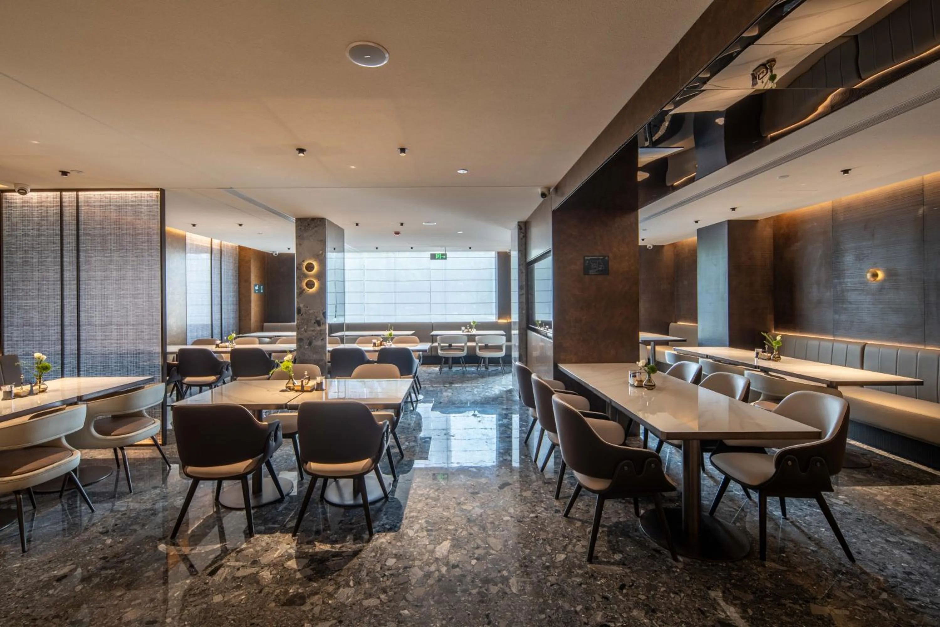 Restaurant/places to eat in Atour Hotel Chengdu Wuhou Temple Kuan Zhai Alleys