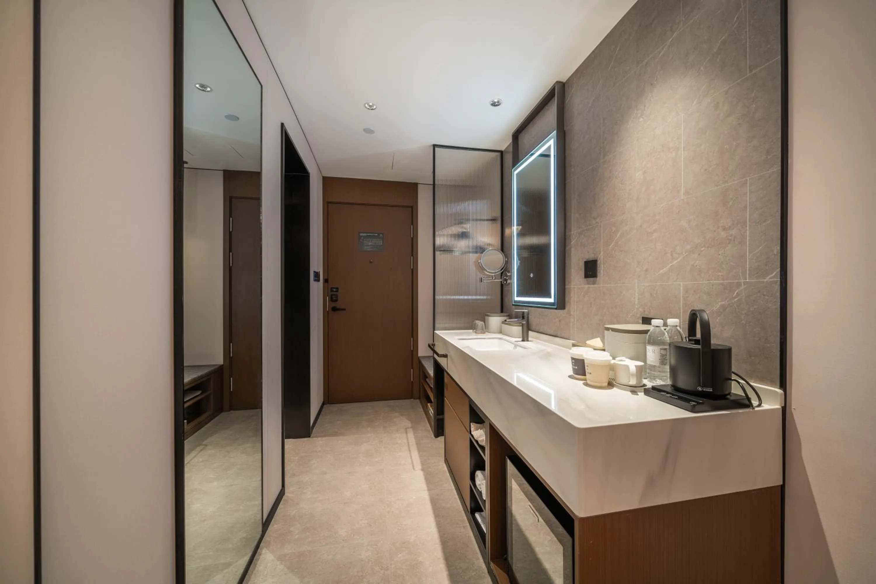 minibar in Atour Hotel Chengdu Wuhou Temple Kuan Zhai Alleys