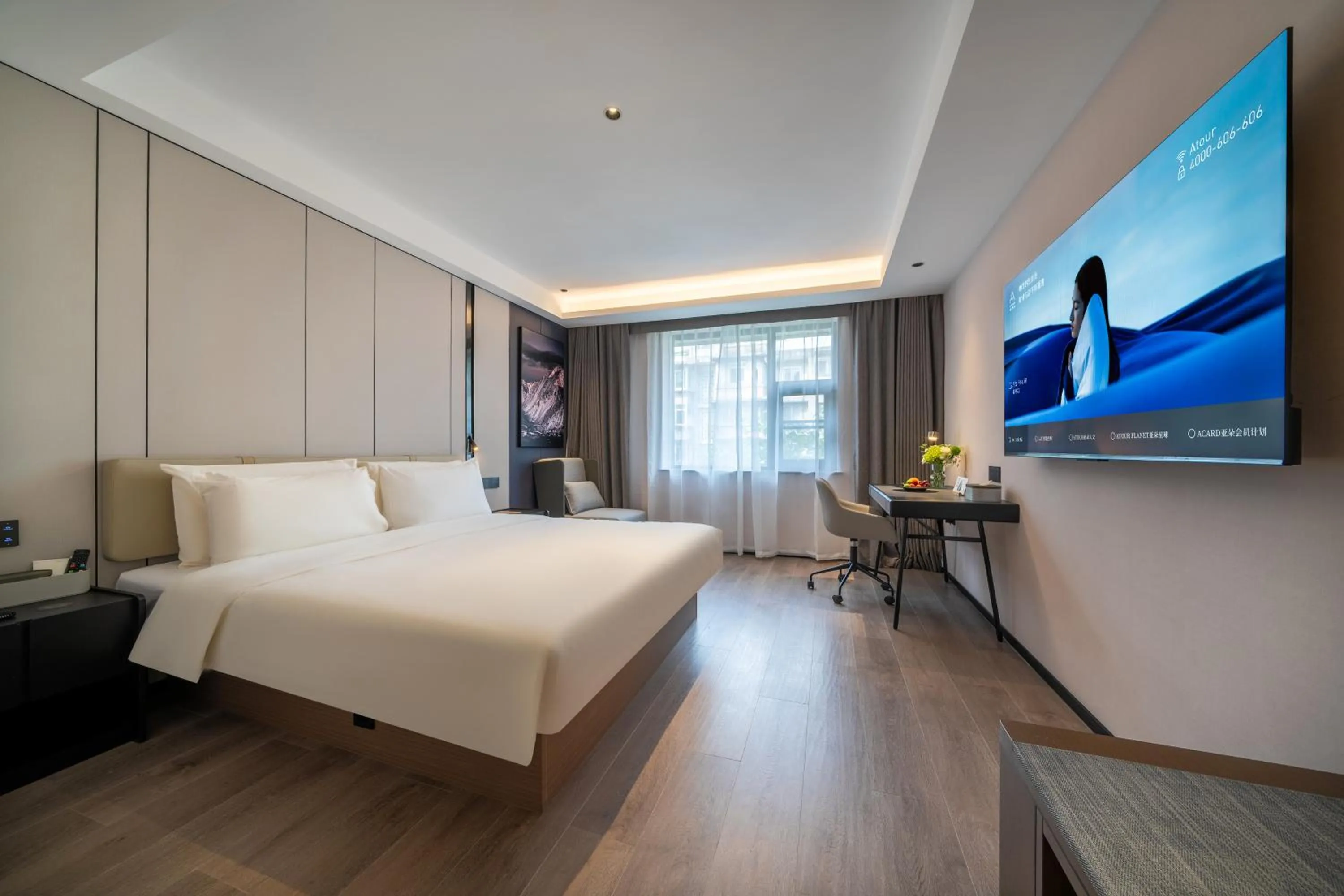 Living room, Bed in Atour Hotel Chengdu Wuhou Temple Kuan Zhai Alleys