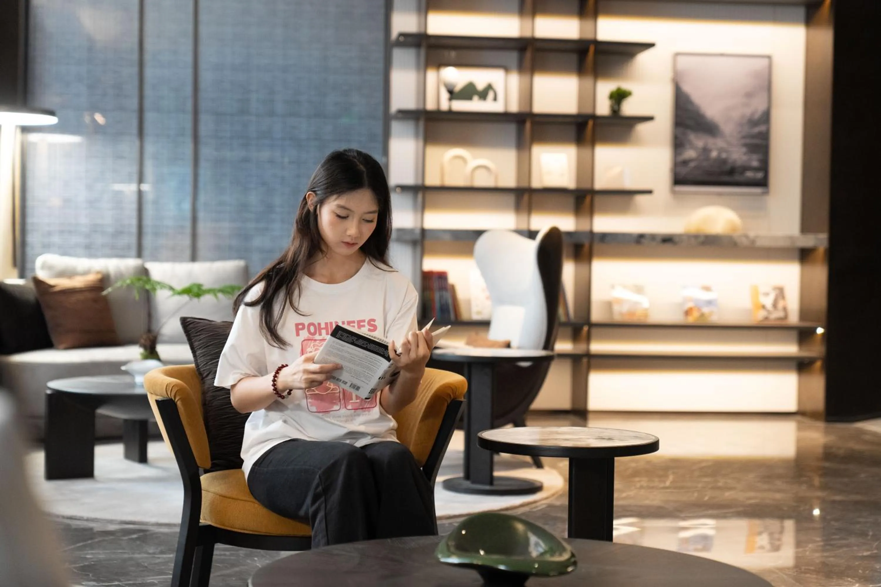 People in Atour Hotel Chengdu Wuhou Temple Kuan Zhai Alleys