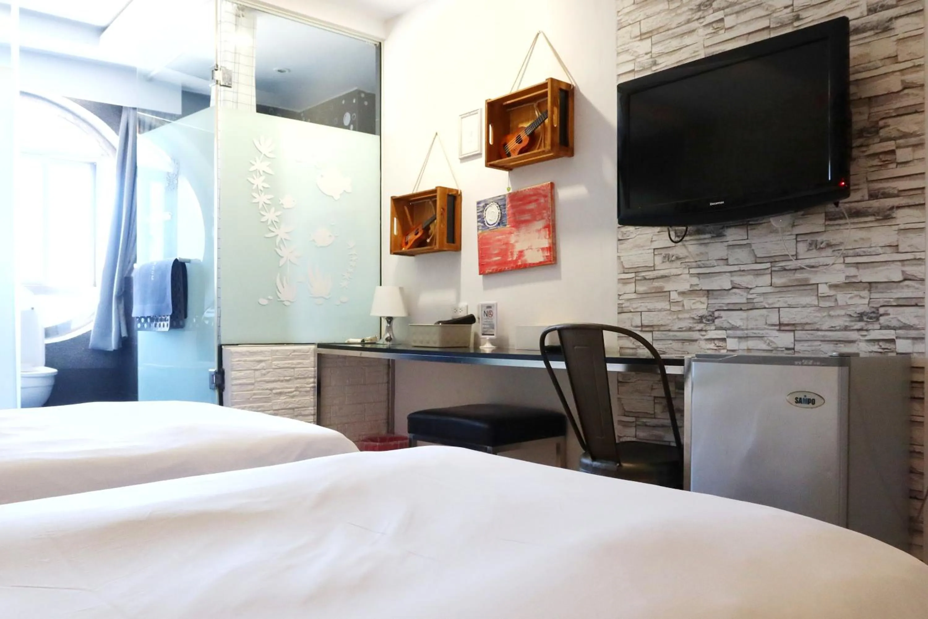 Photo of the whole room, Bed in Love River Inn 愛河日央