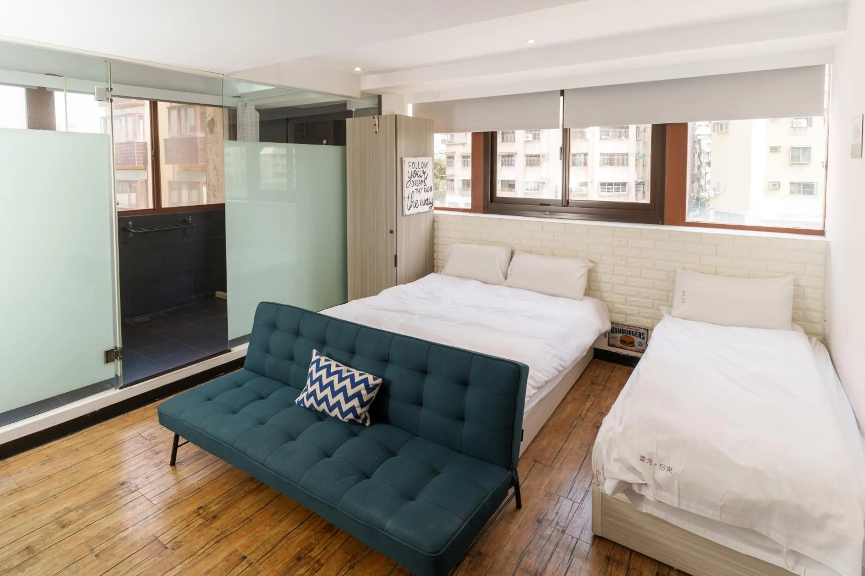 Bedroom, Bed in Love River Inn 愛河日央