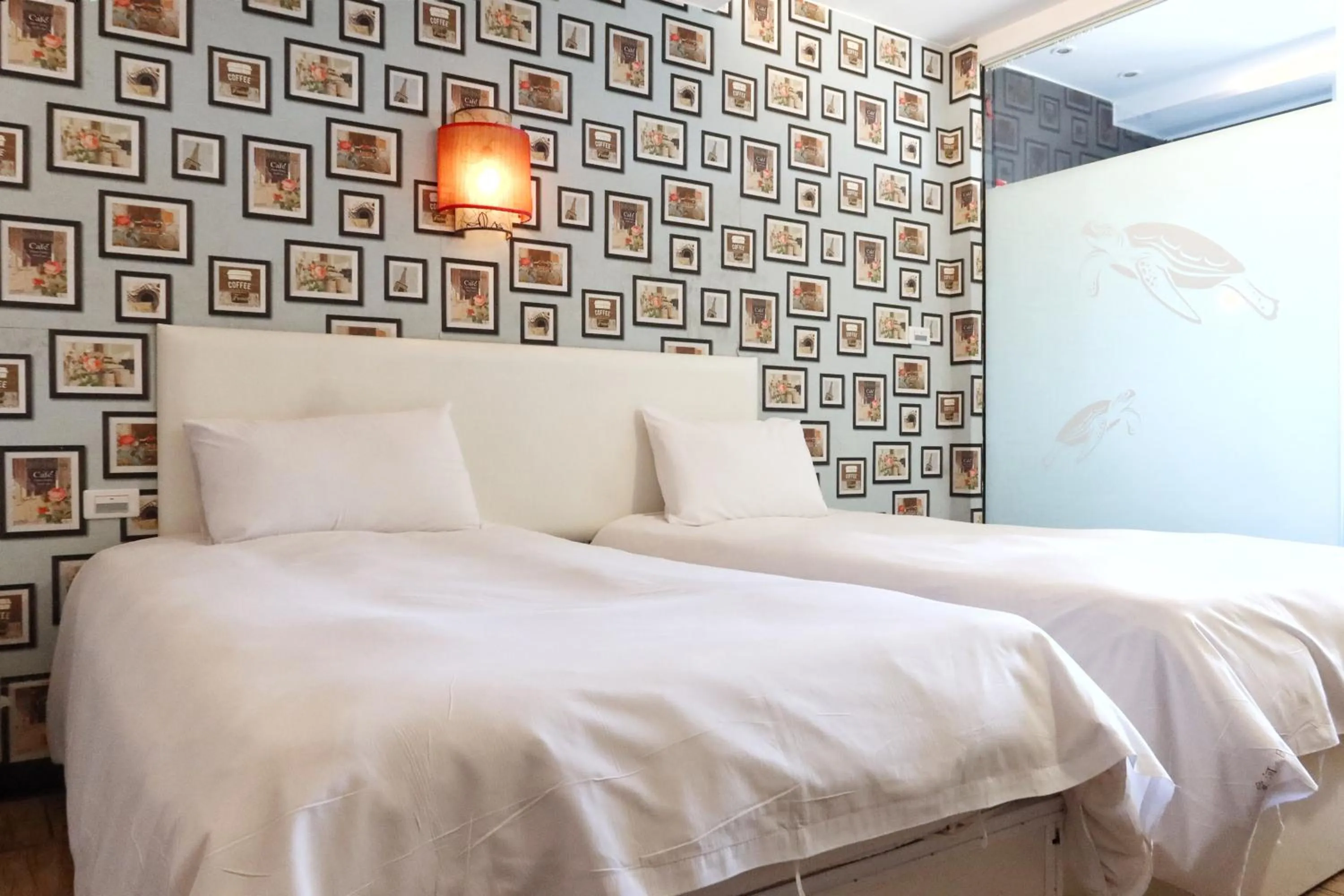 Photo of the whole room, Bed in Love River Inn 愛河日央