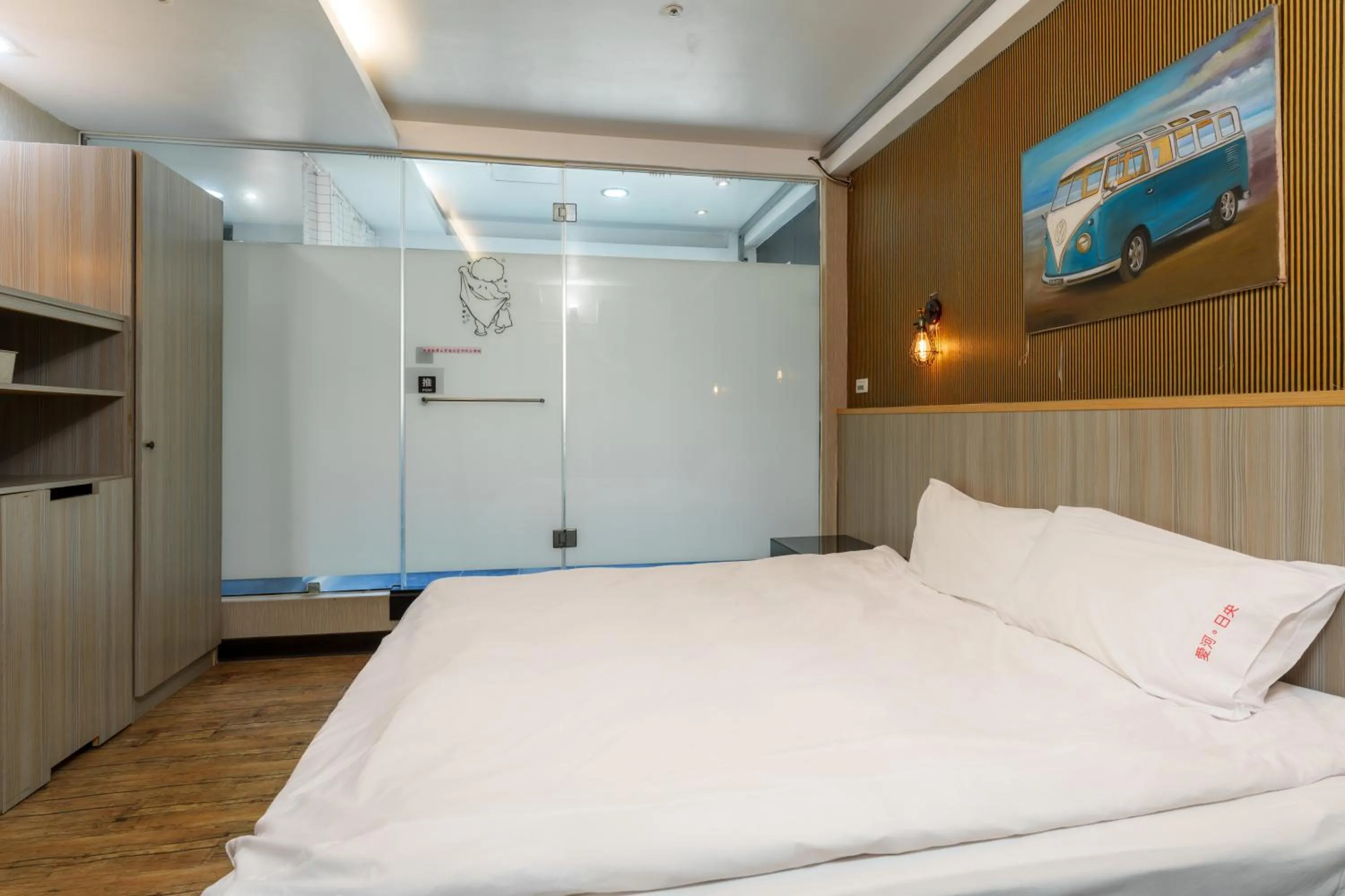 Bedroom, Bed in Love River Inn 愛河日央