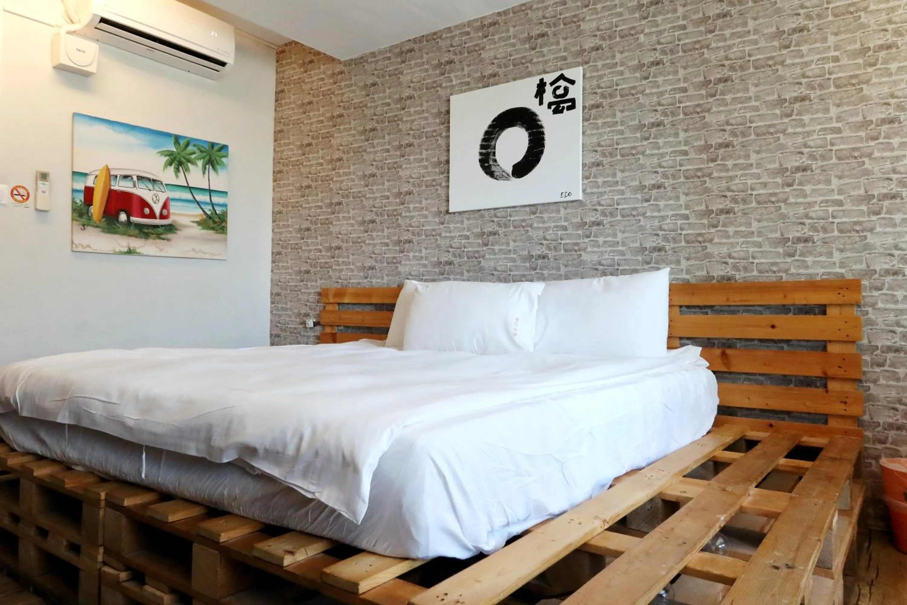 Photo of the whole room, Bed in Love River Inn 愛河日央