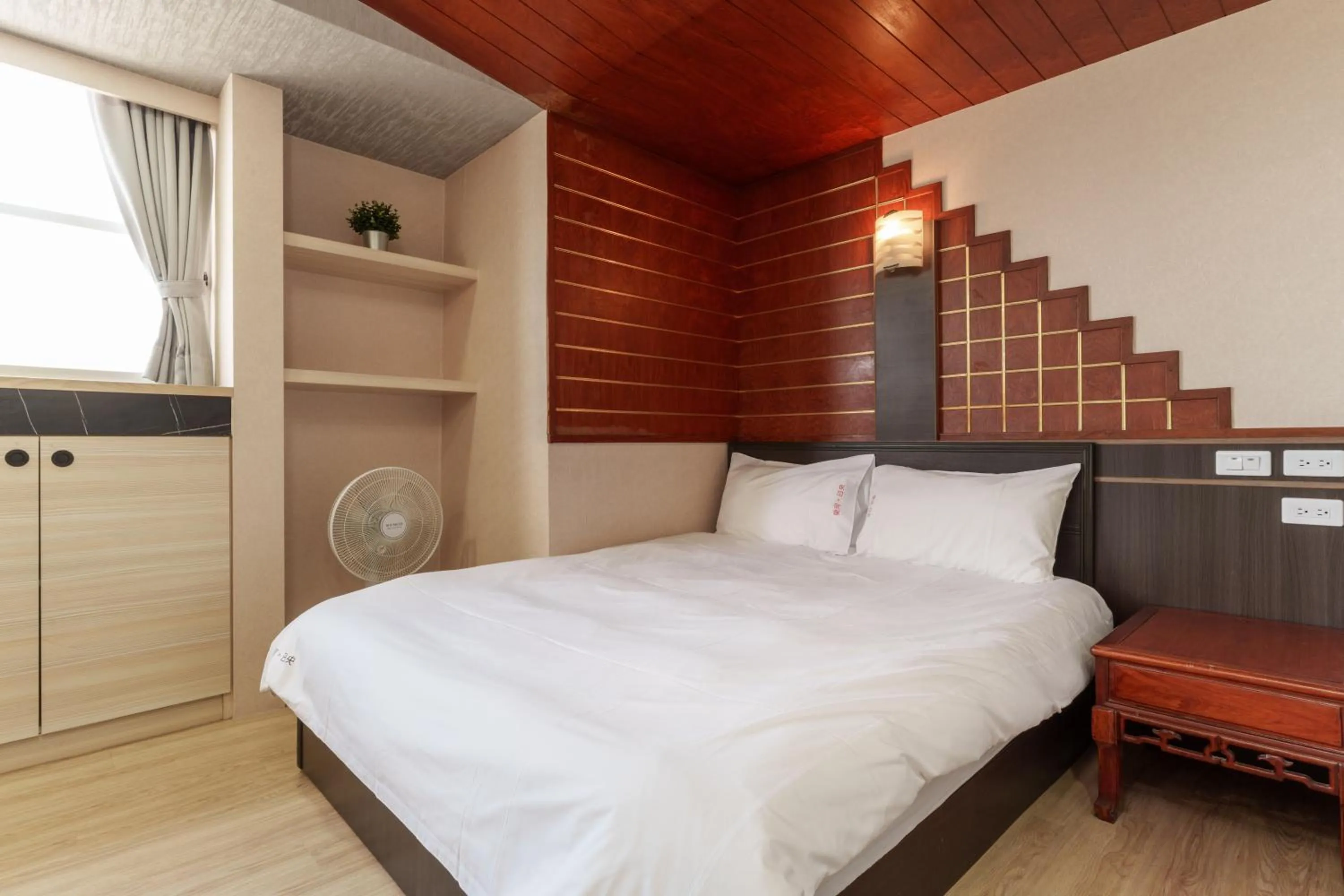 Bedroom, Bed in Love River Inn 愛河日央