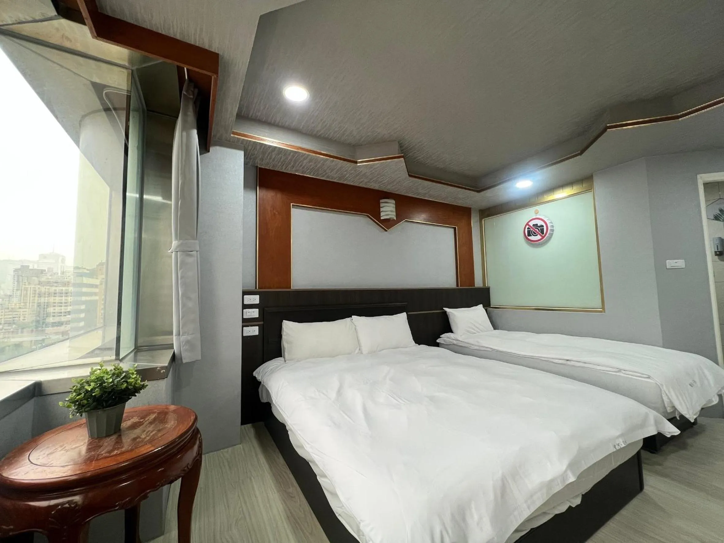 Bedroom, Bed in Love River Inn 愛河日央