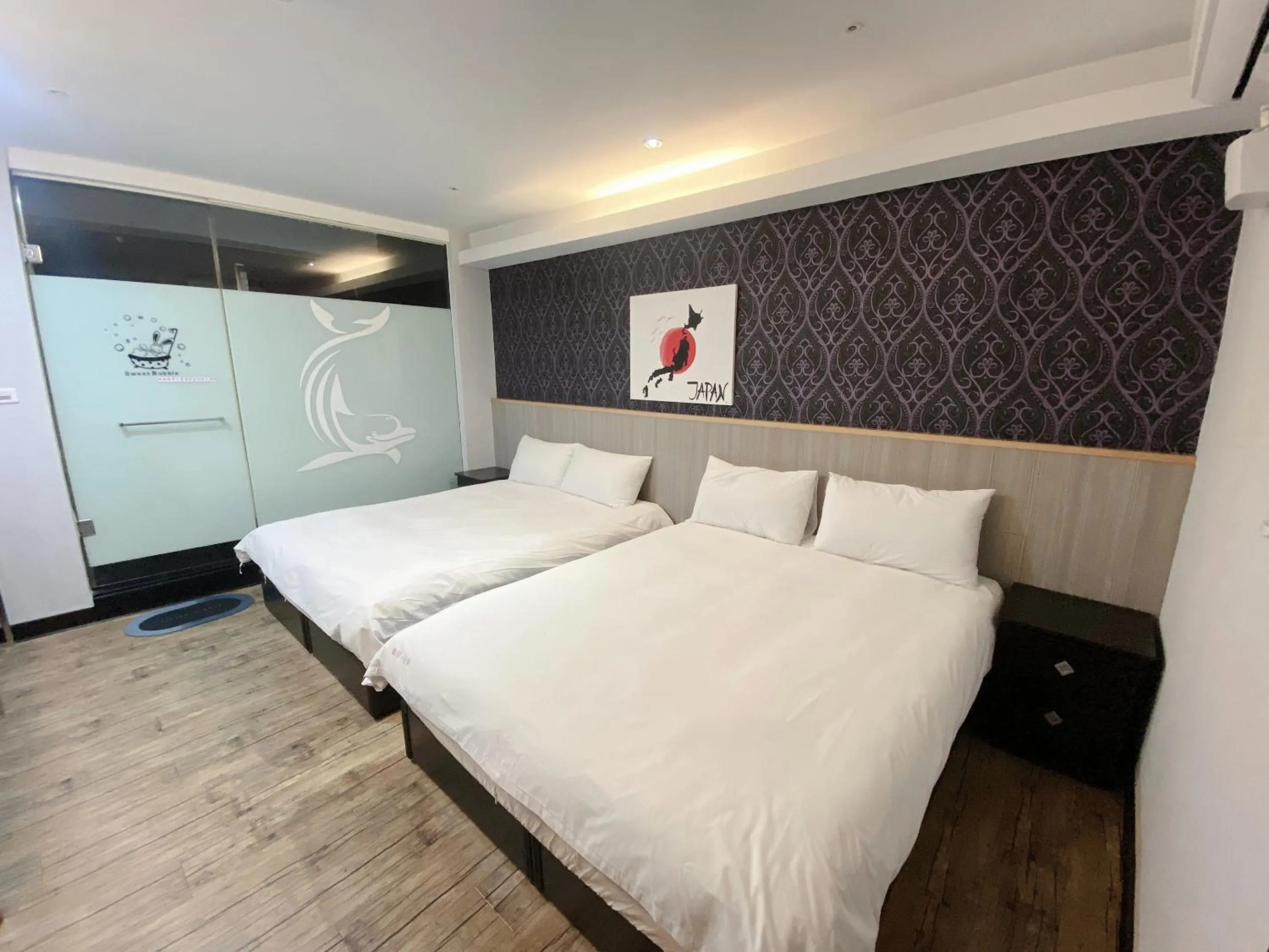 Bedroom, Bed in Love River Inn 愛河日央