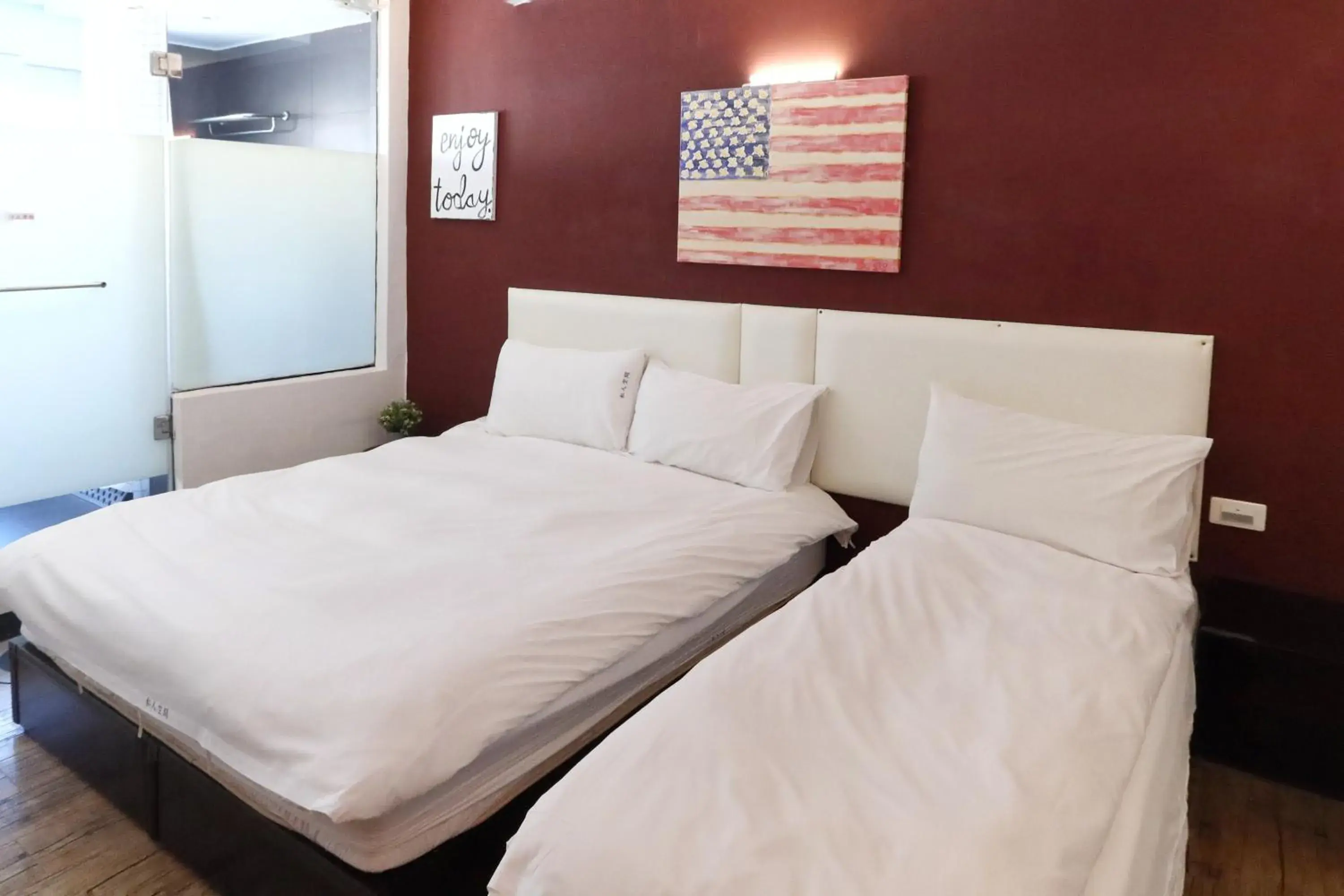 Triple Room with Private Bathroom in Love River Inn 愛河日央 Triple Room with Private Bathroom in Love River Inn 愛河日央