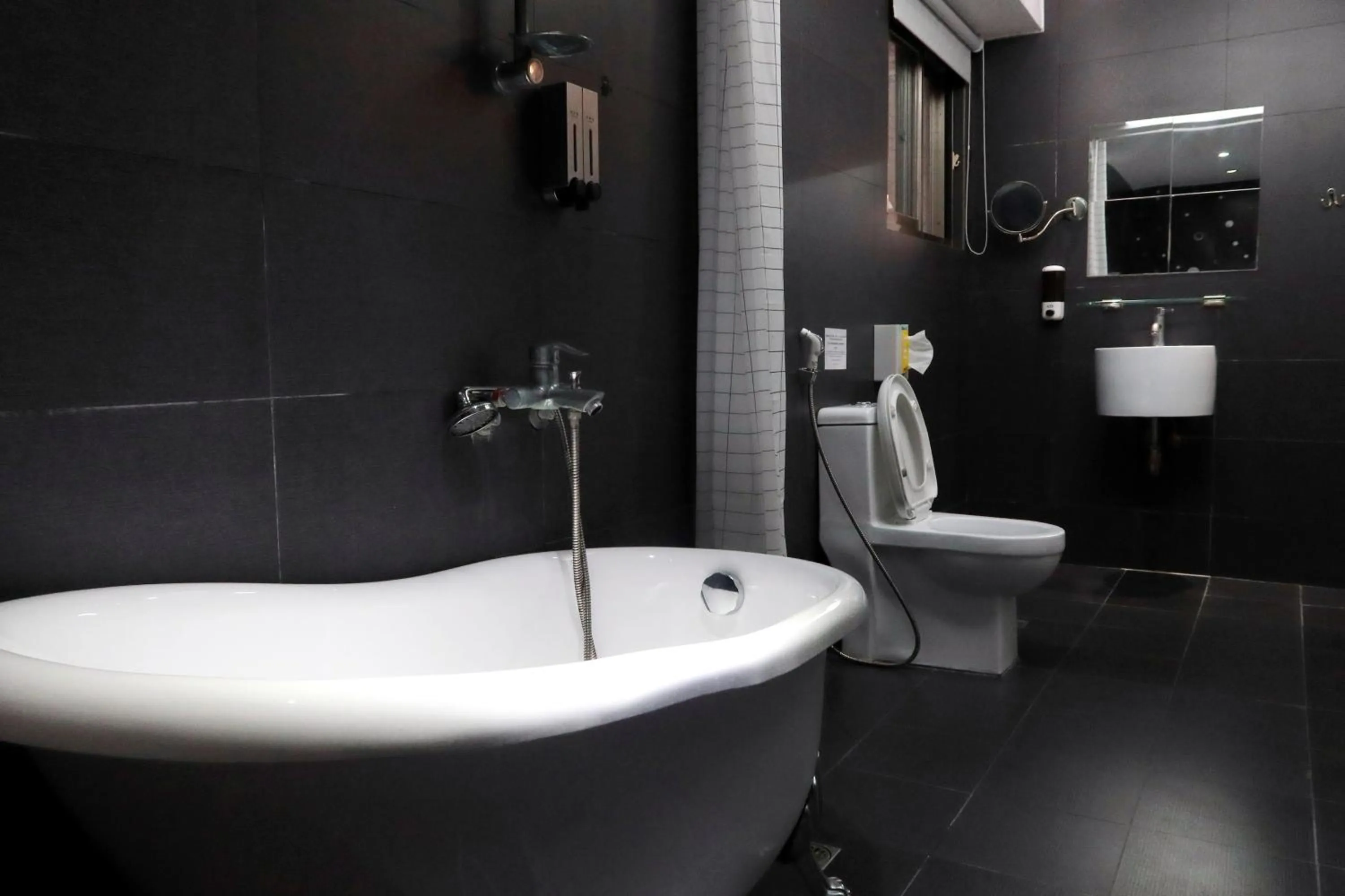 Bath in Love River Inn 愛河日央