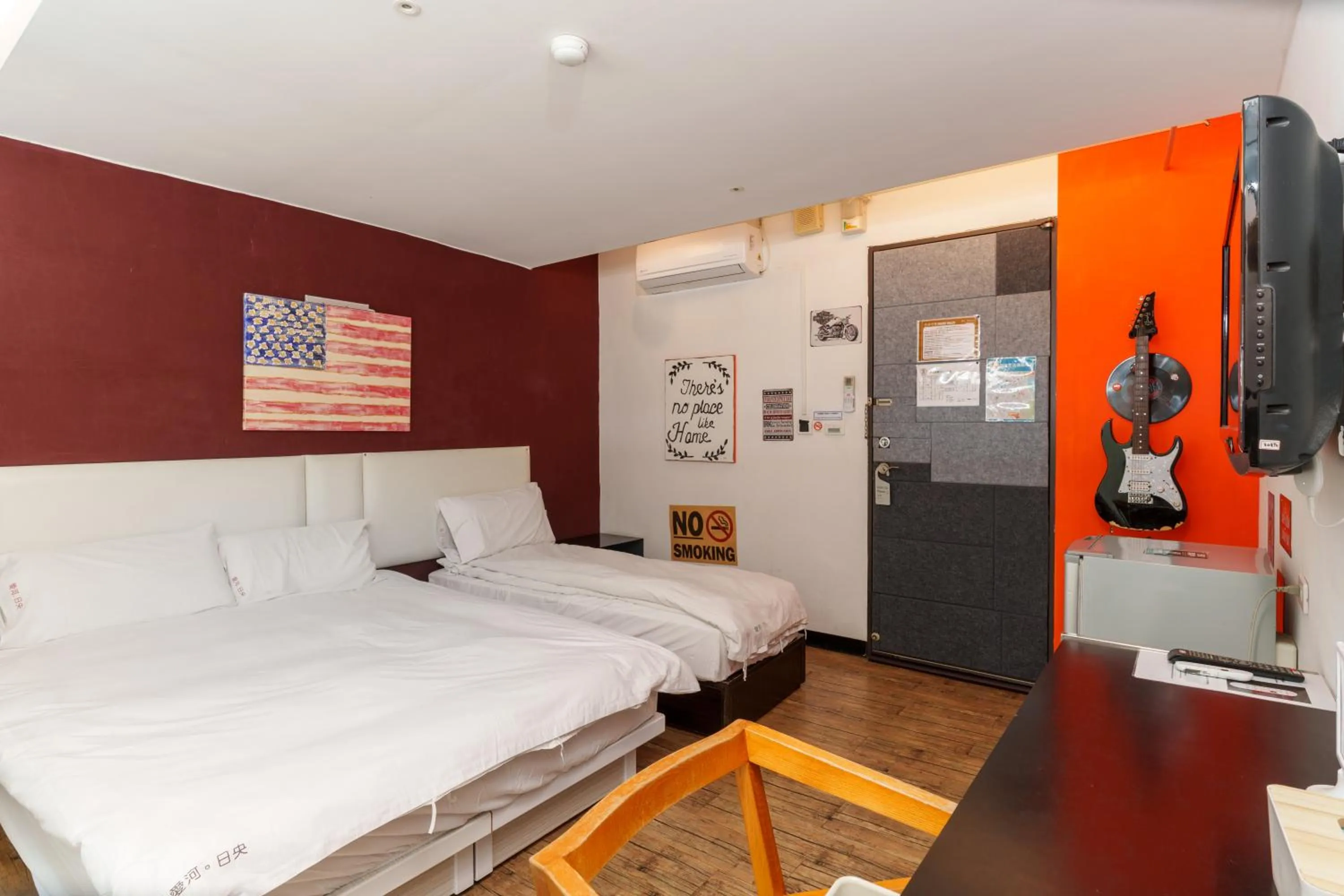 Bedroom, Bed in Love River Inn 愛河日央