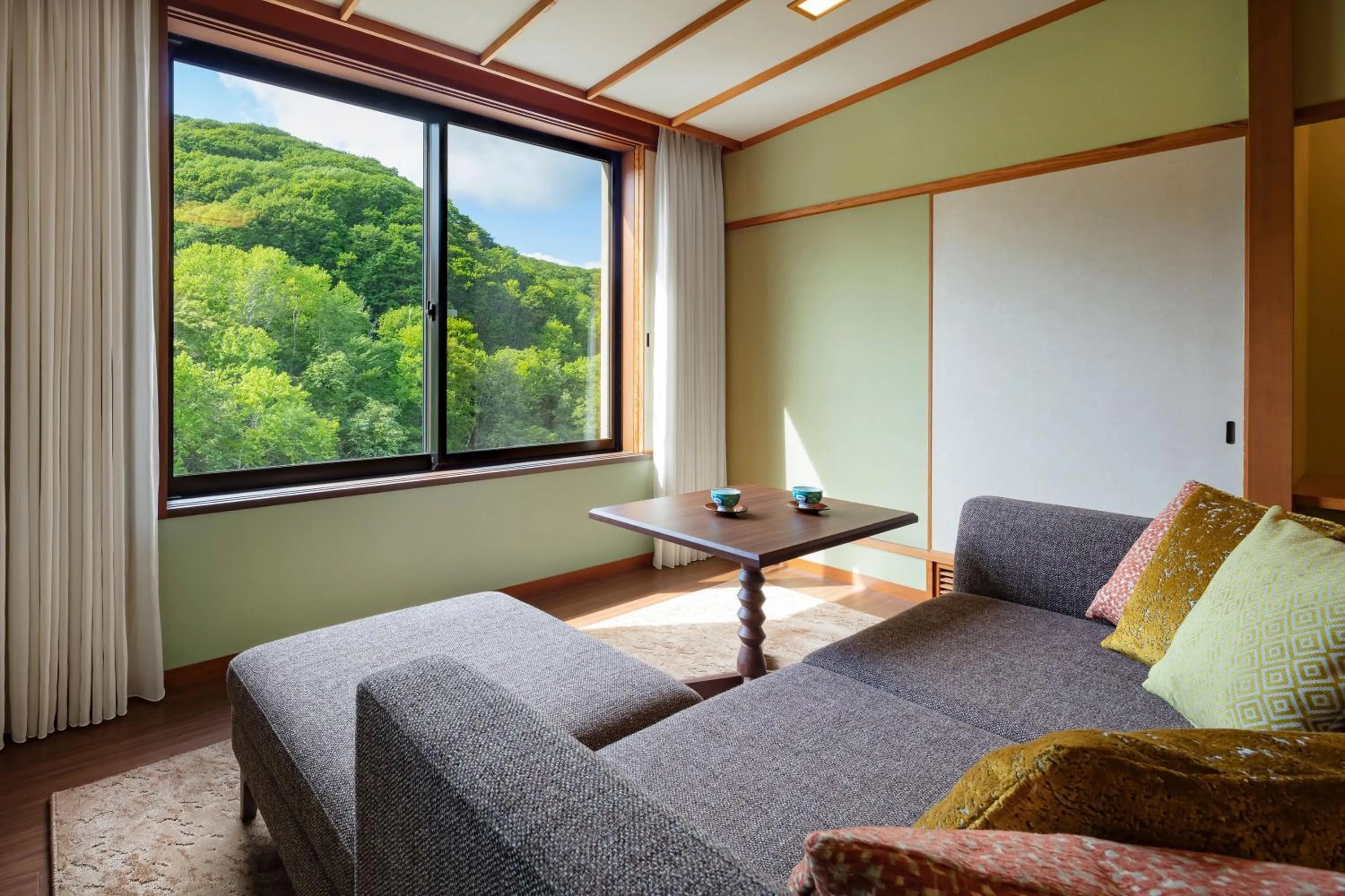 Photo of the whole room in Dai-ichi Takimotokan