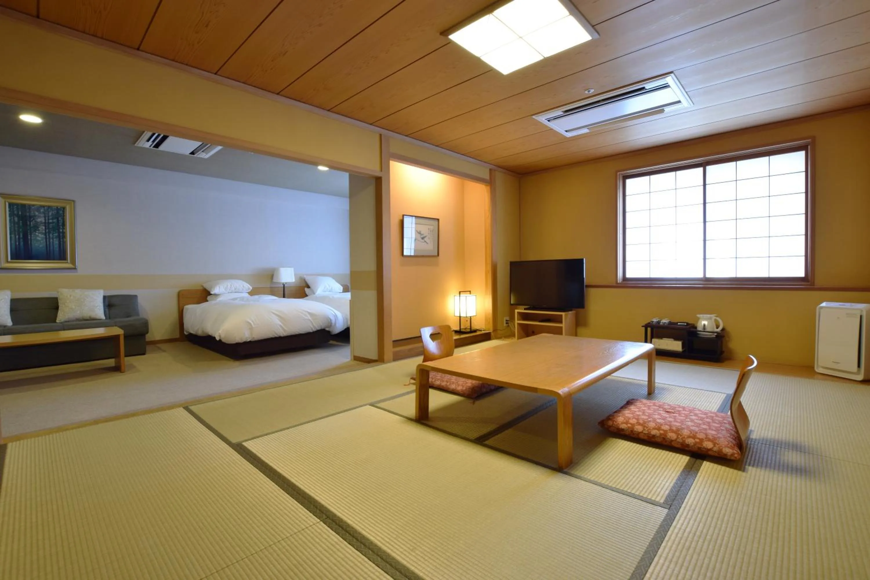 Photo of the whole room, Bed in Dai-ichi Takimotokan