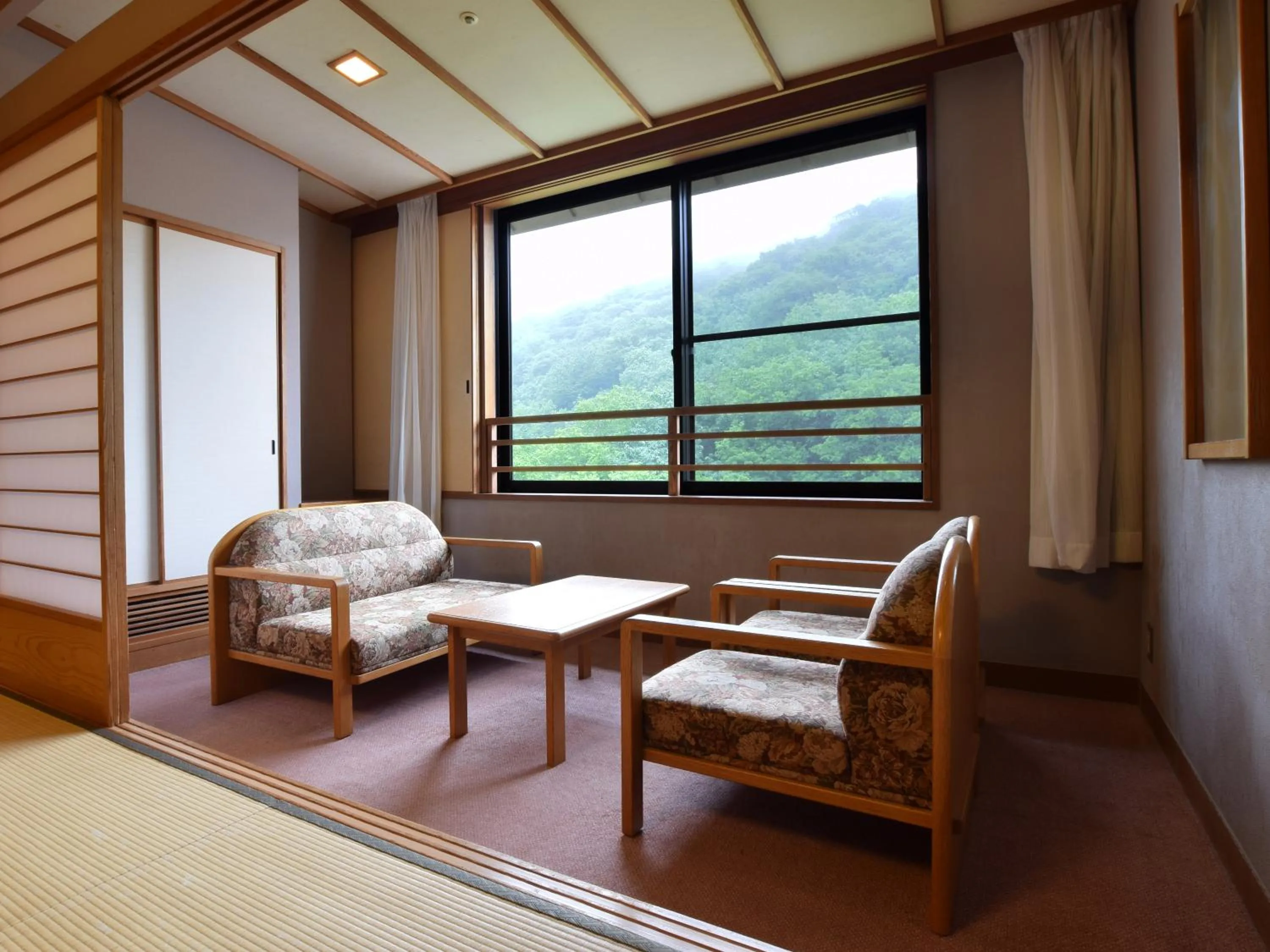 Photo of the whole room in Dai-ichi Takimotokan