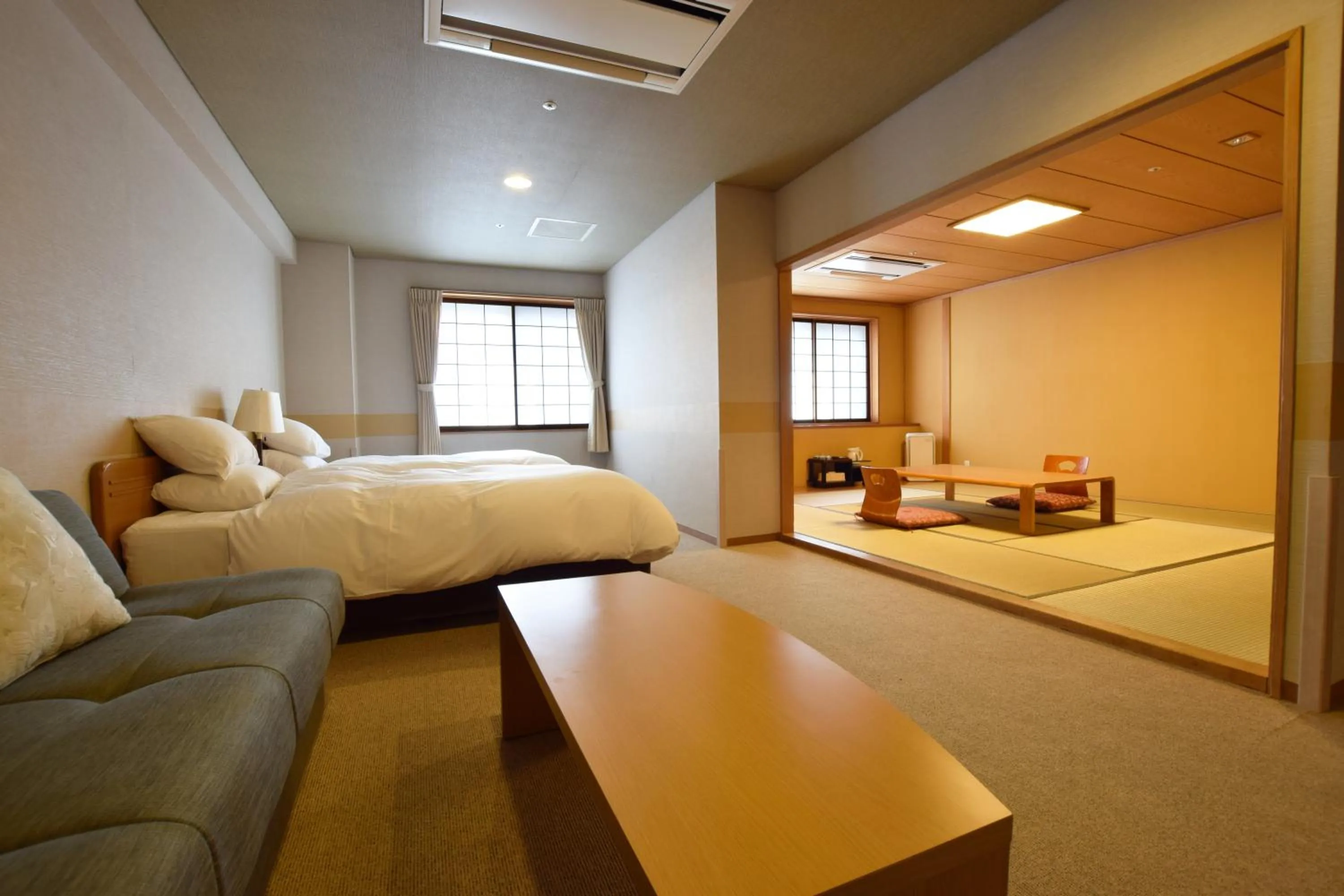Photo of the whole room, Bed in Dai-ichi Takimotokan