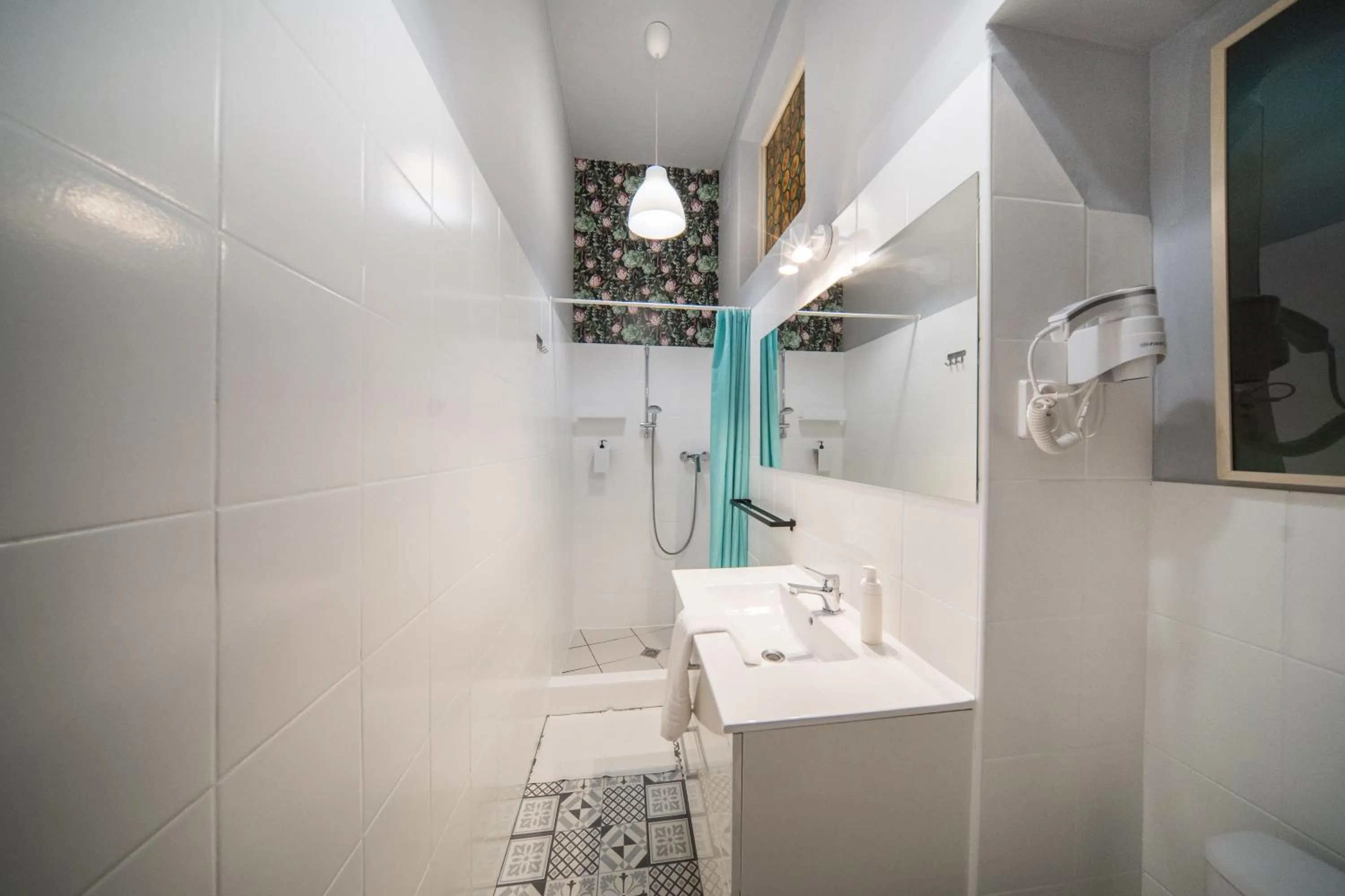 Shower in Roller Aparthotel