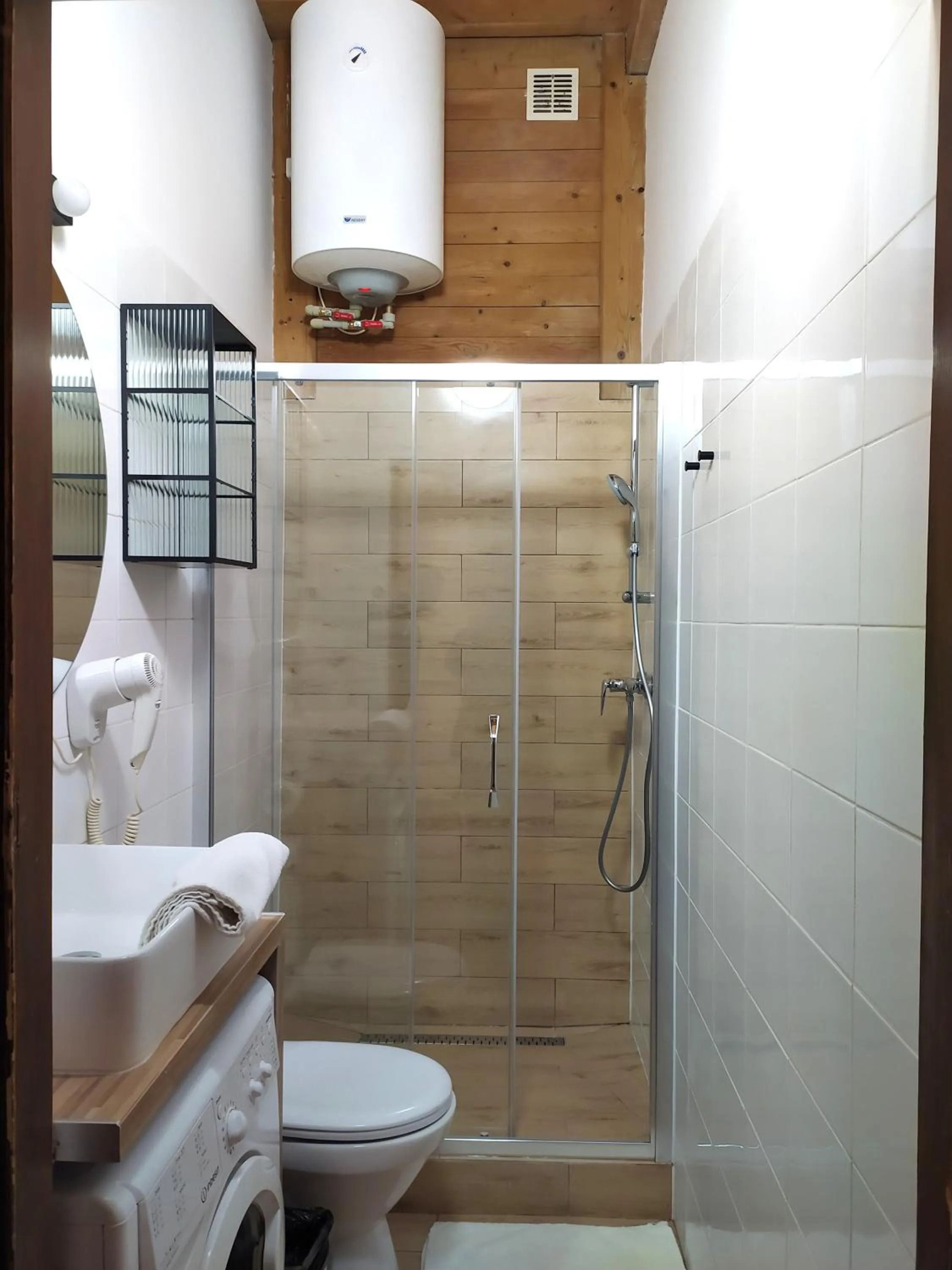 Shower in Roller Aparthotel