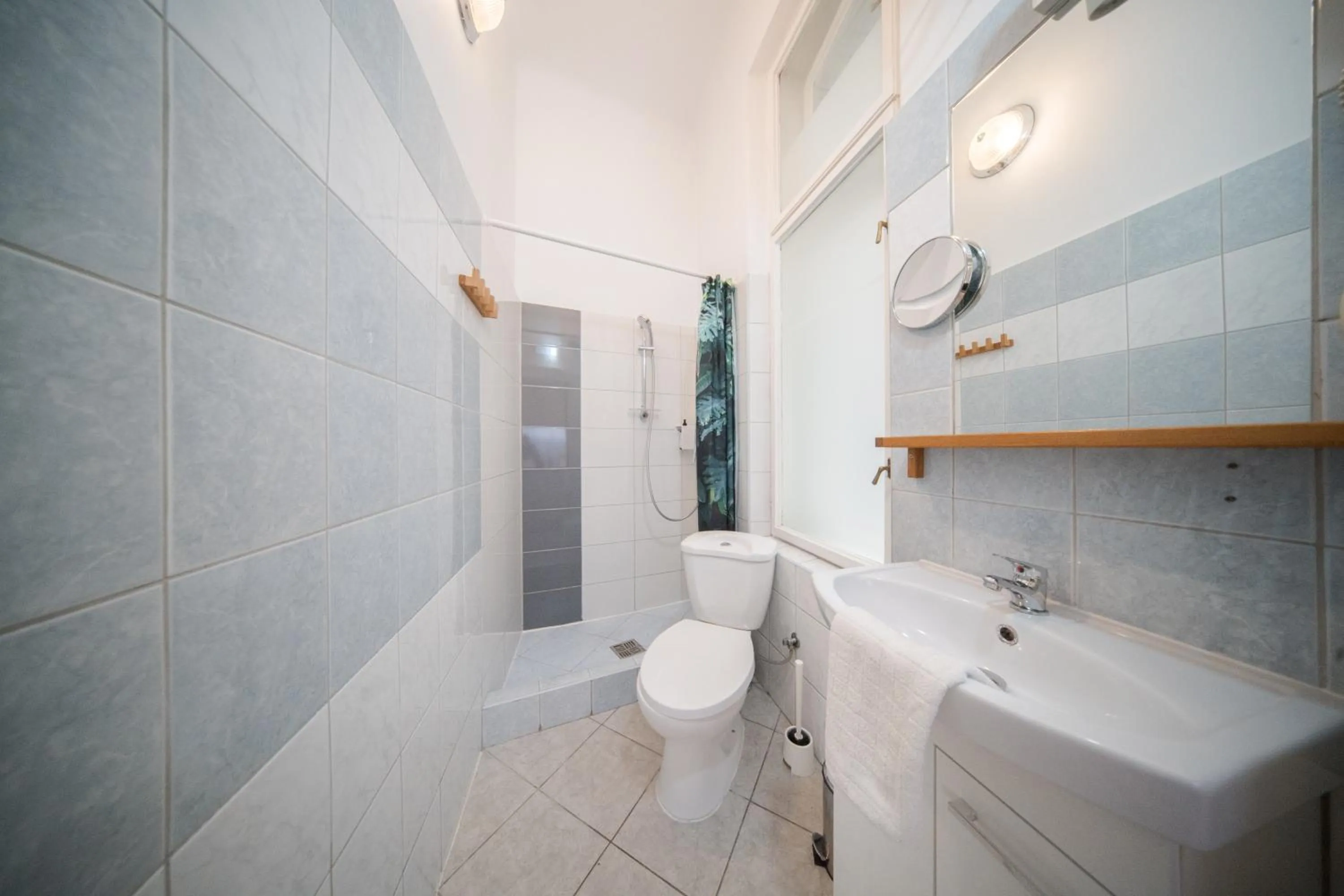 Shower in Roller Aparthotel