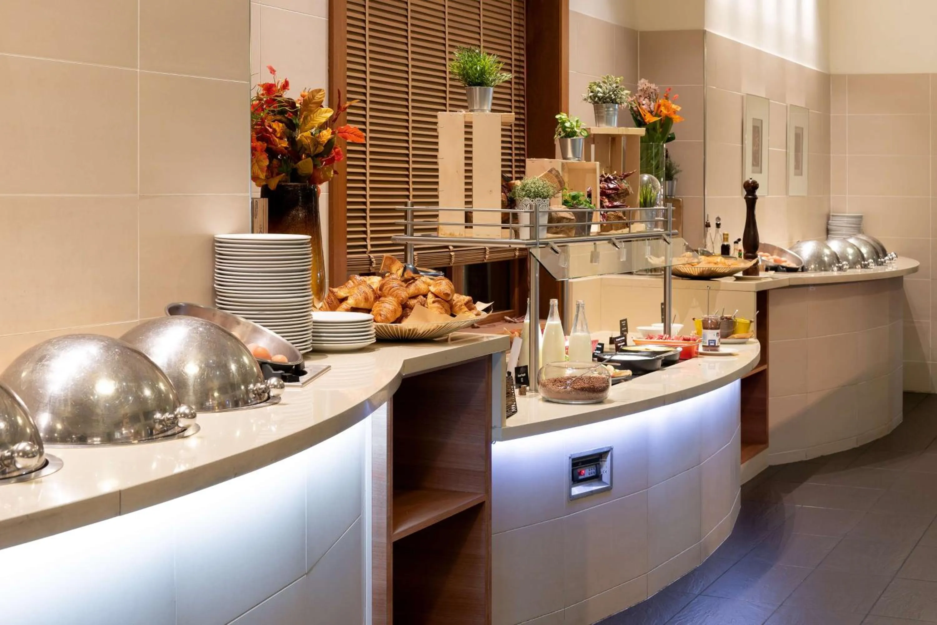 Restaurant/places to eat in Radisson Blu Hotel Paris, Marne-la-Vallée