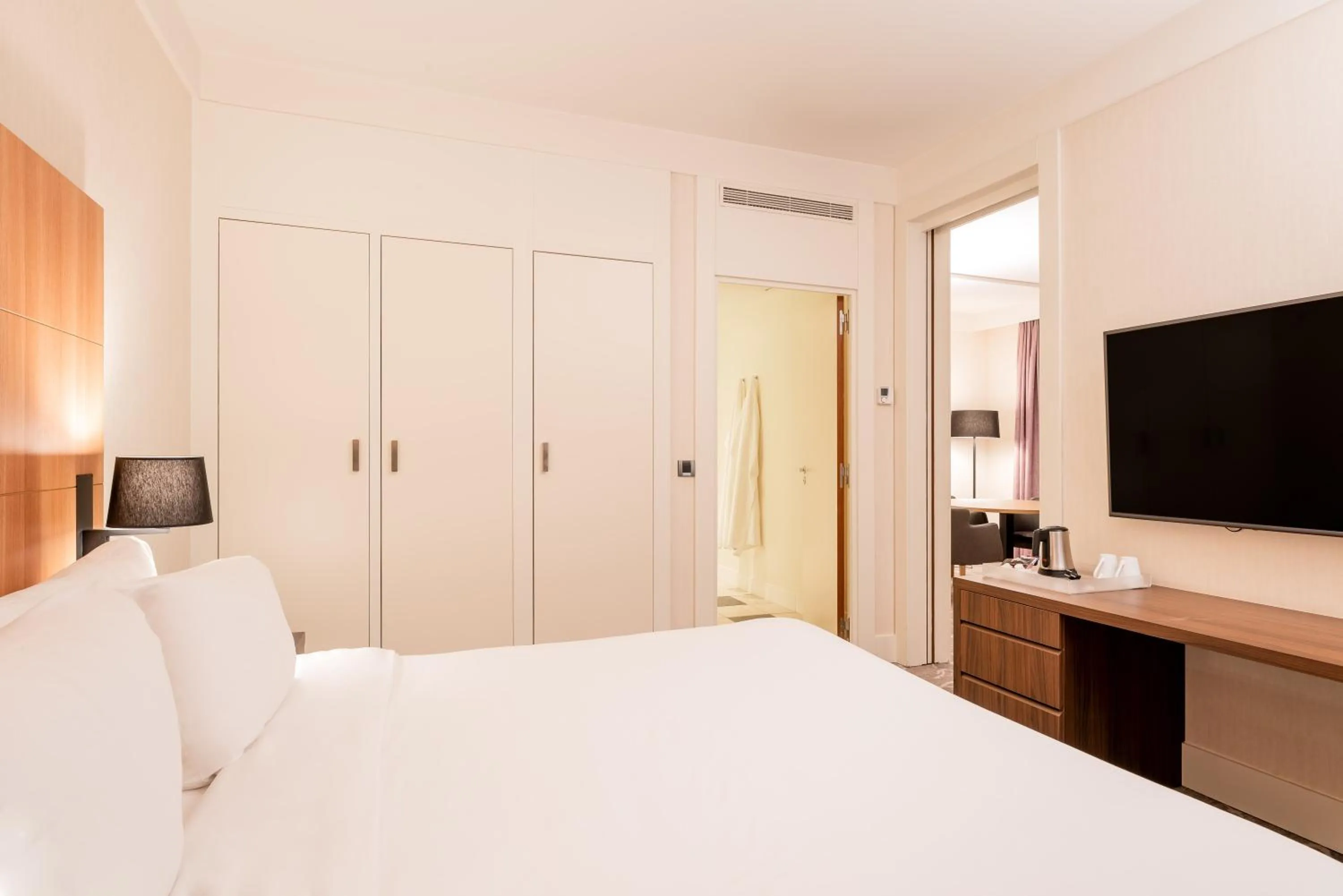 Bed in Radisson Blu Hotel Paris, Marne-la-Vallée