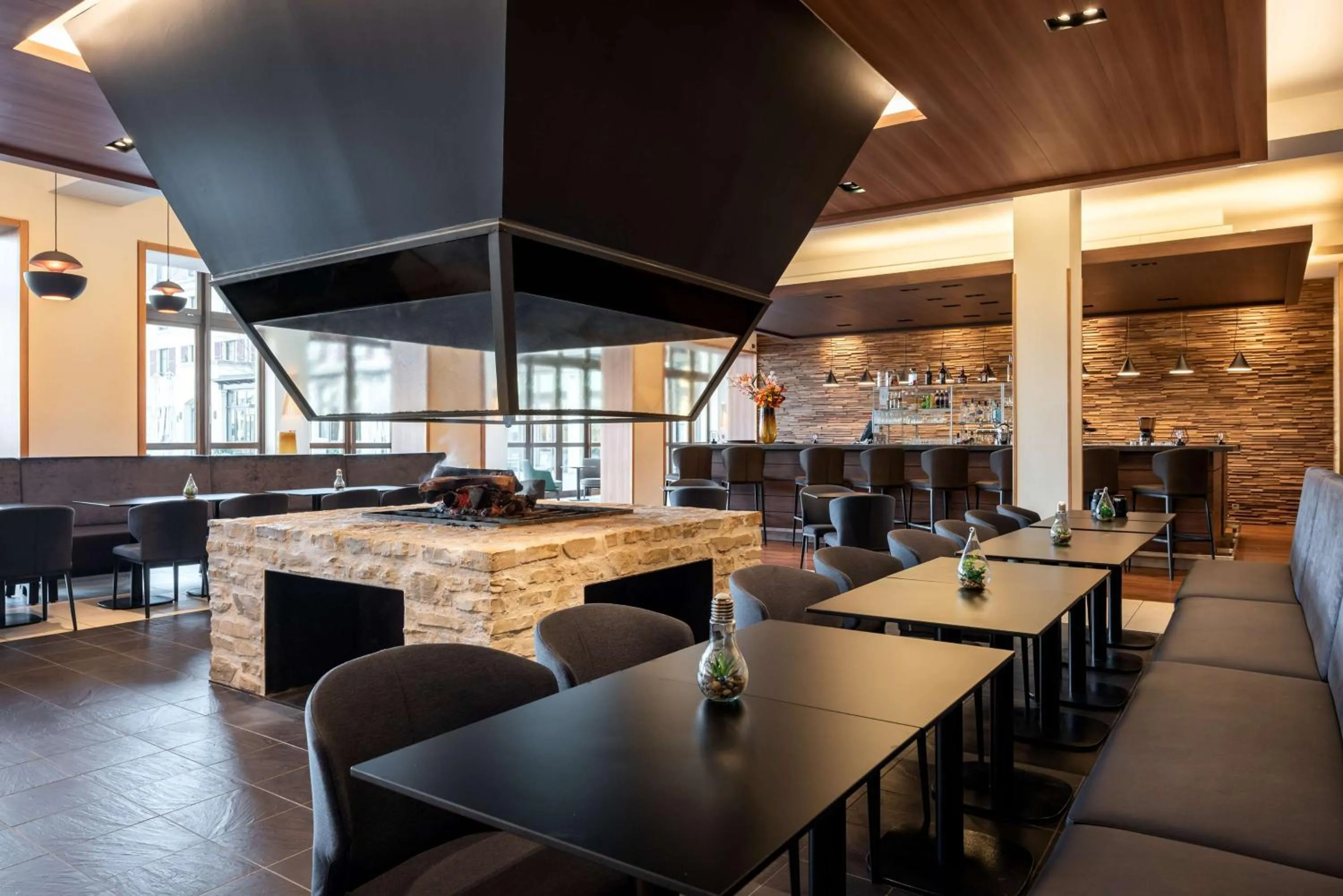 Lounge or bar in Radisson Blu Hotel Paris, Marne-la-Vallée