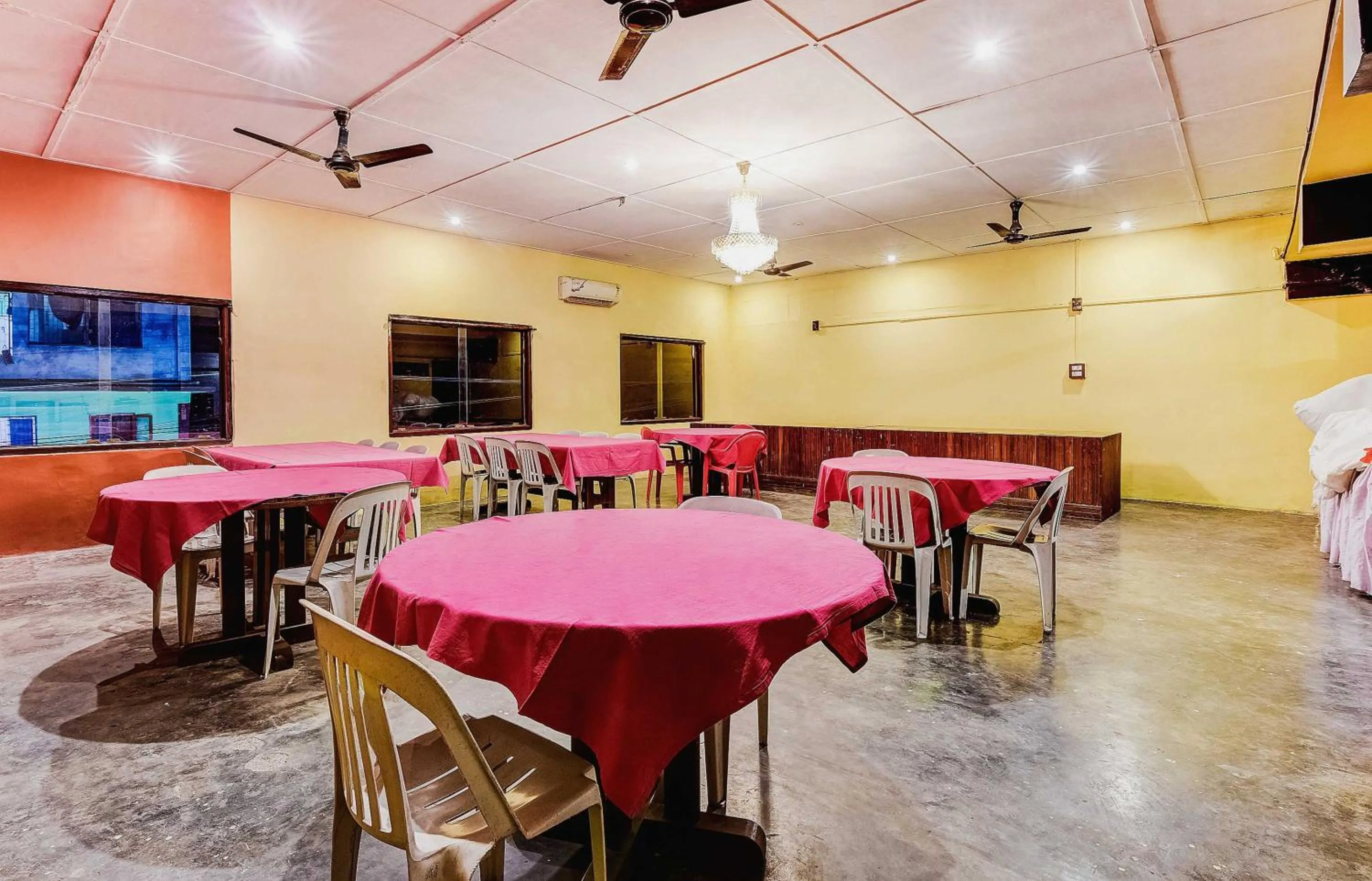 Restaurant/places to eat in SPOT ON Durba 2