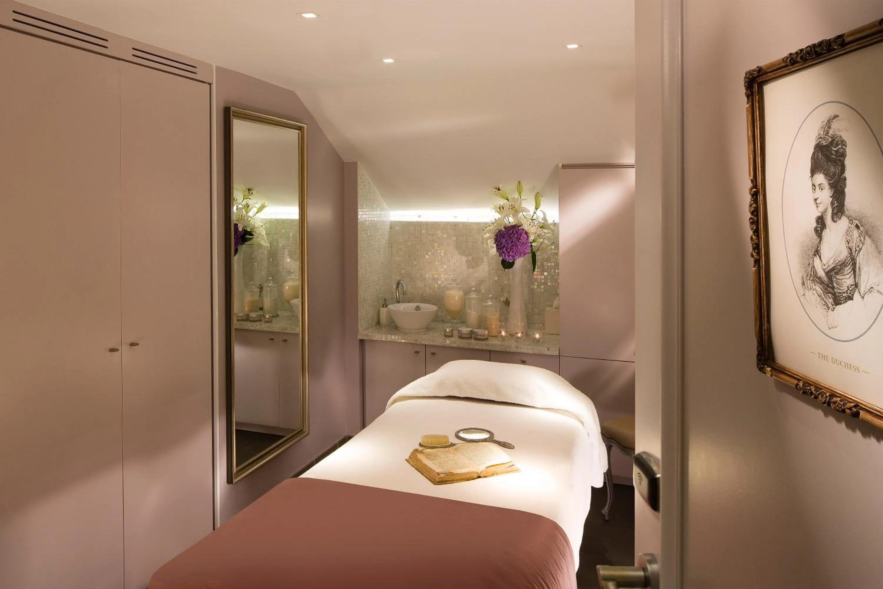 Massage, Bed in Hotel & Spa La Belle Juliette