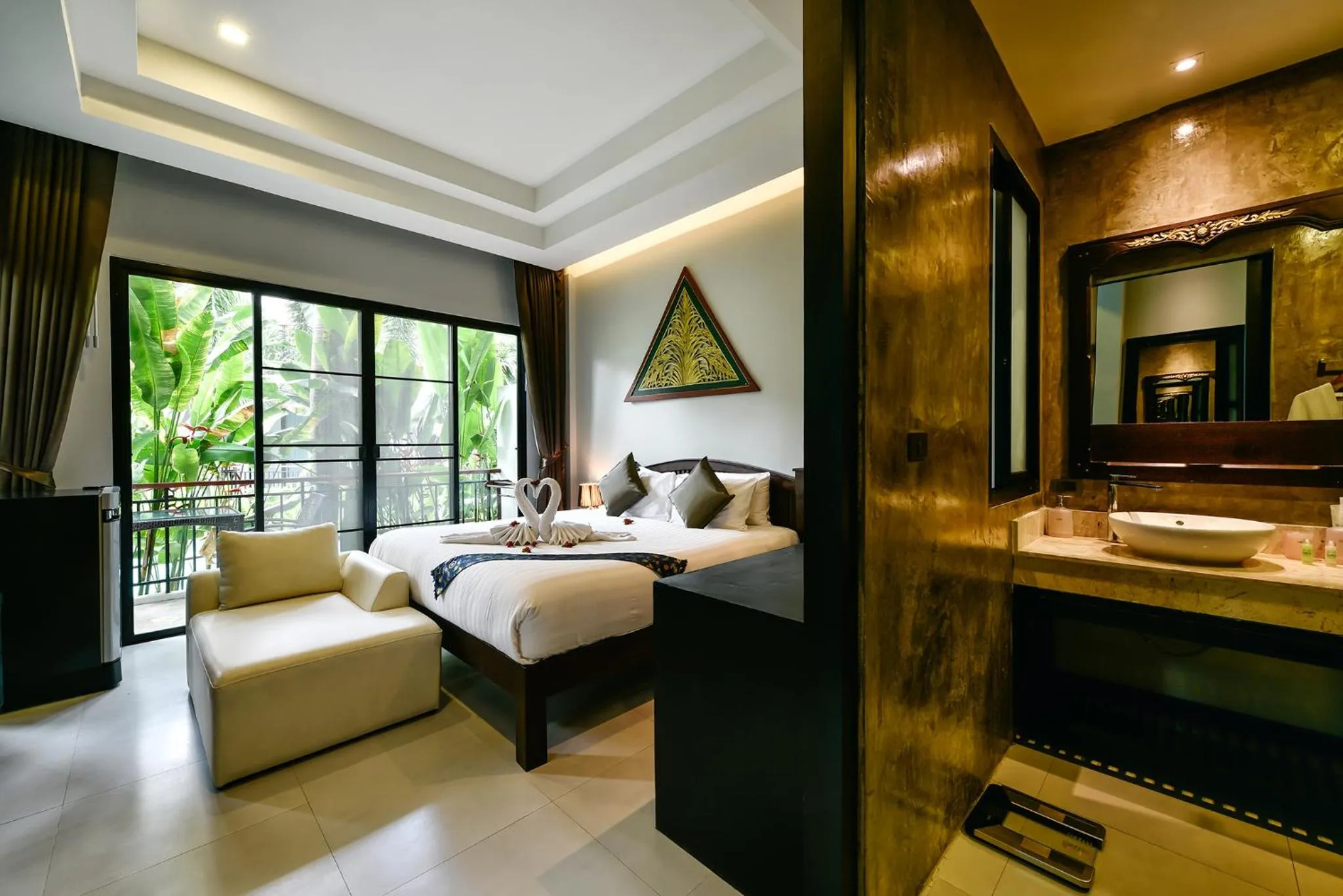 Photo of the whole room, Bed in Coco Paradiso Phuket SHA
