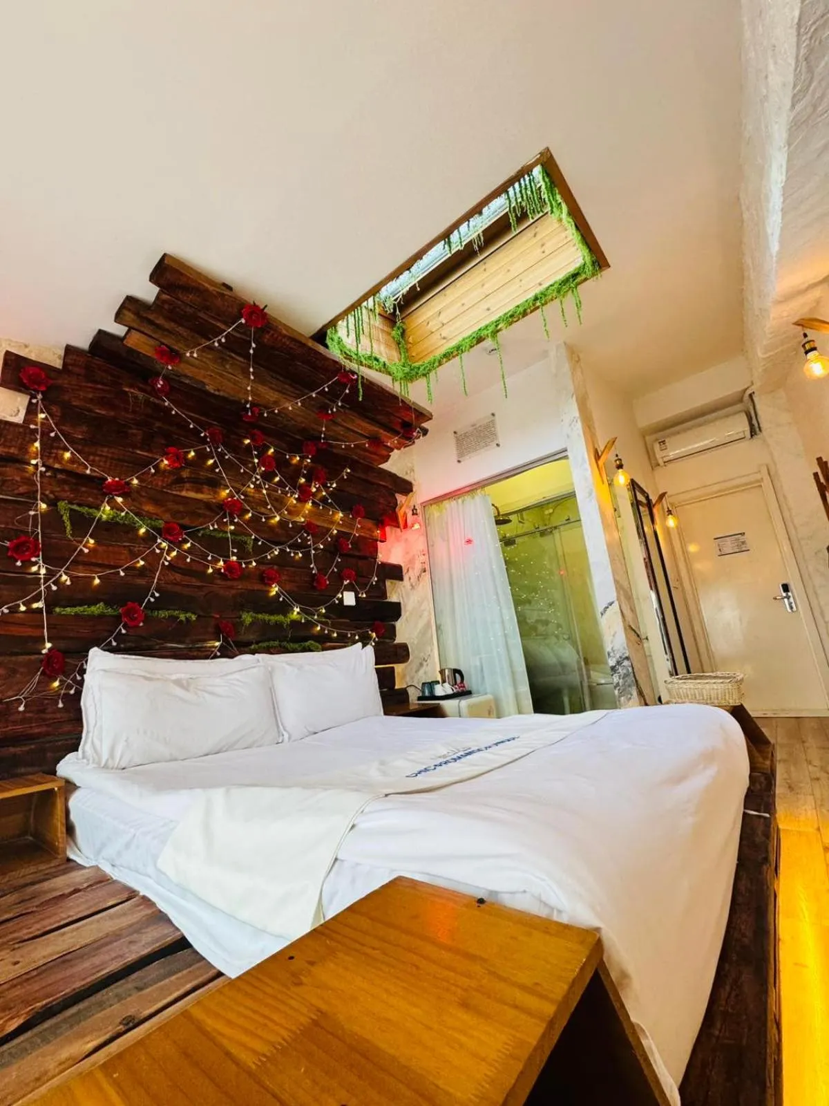 Photo of the whole room, Bed in Nomado Boutique Hotel