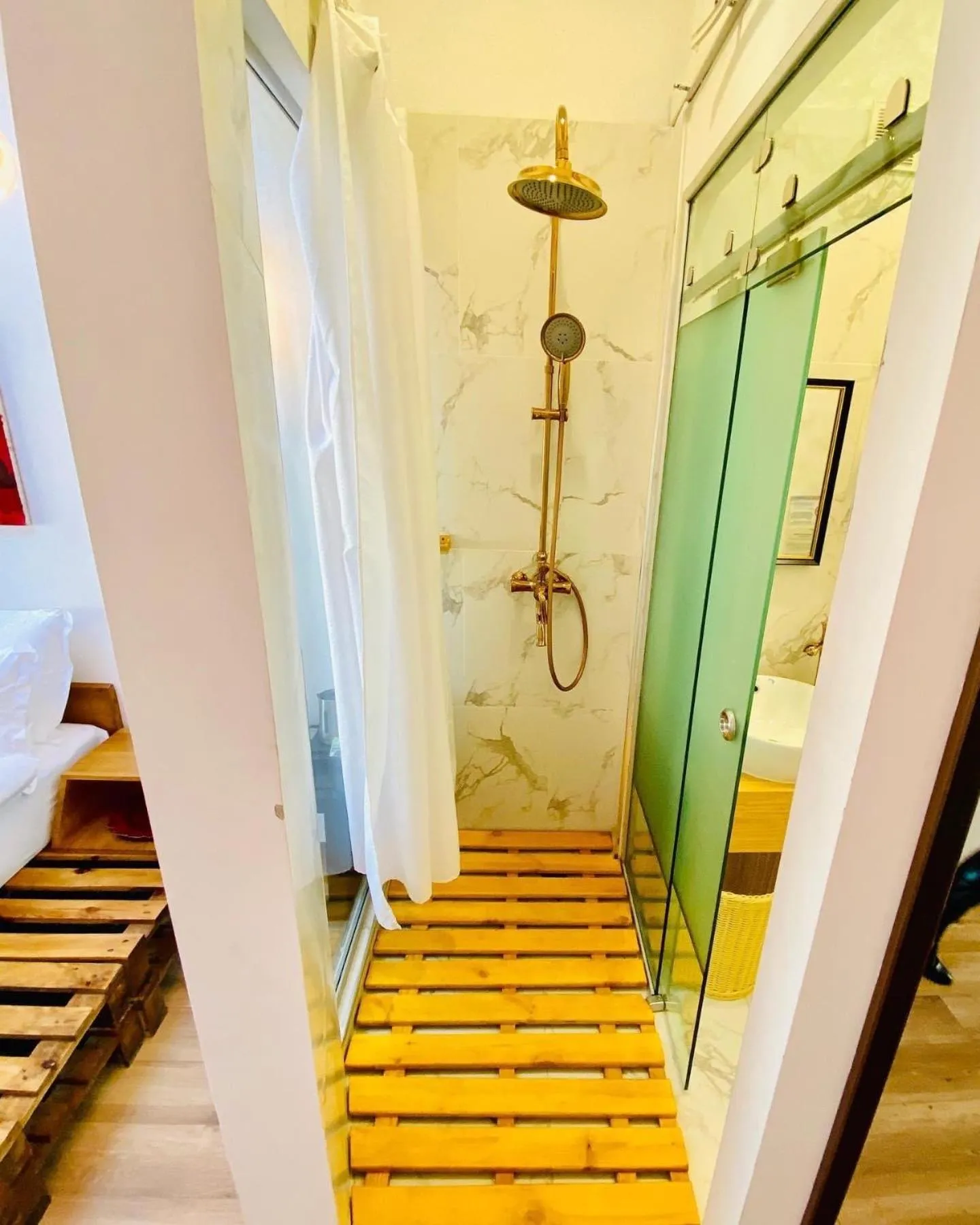 Shower in Nomado Boutique Hotel