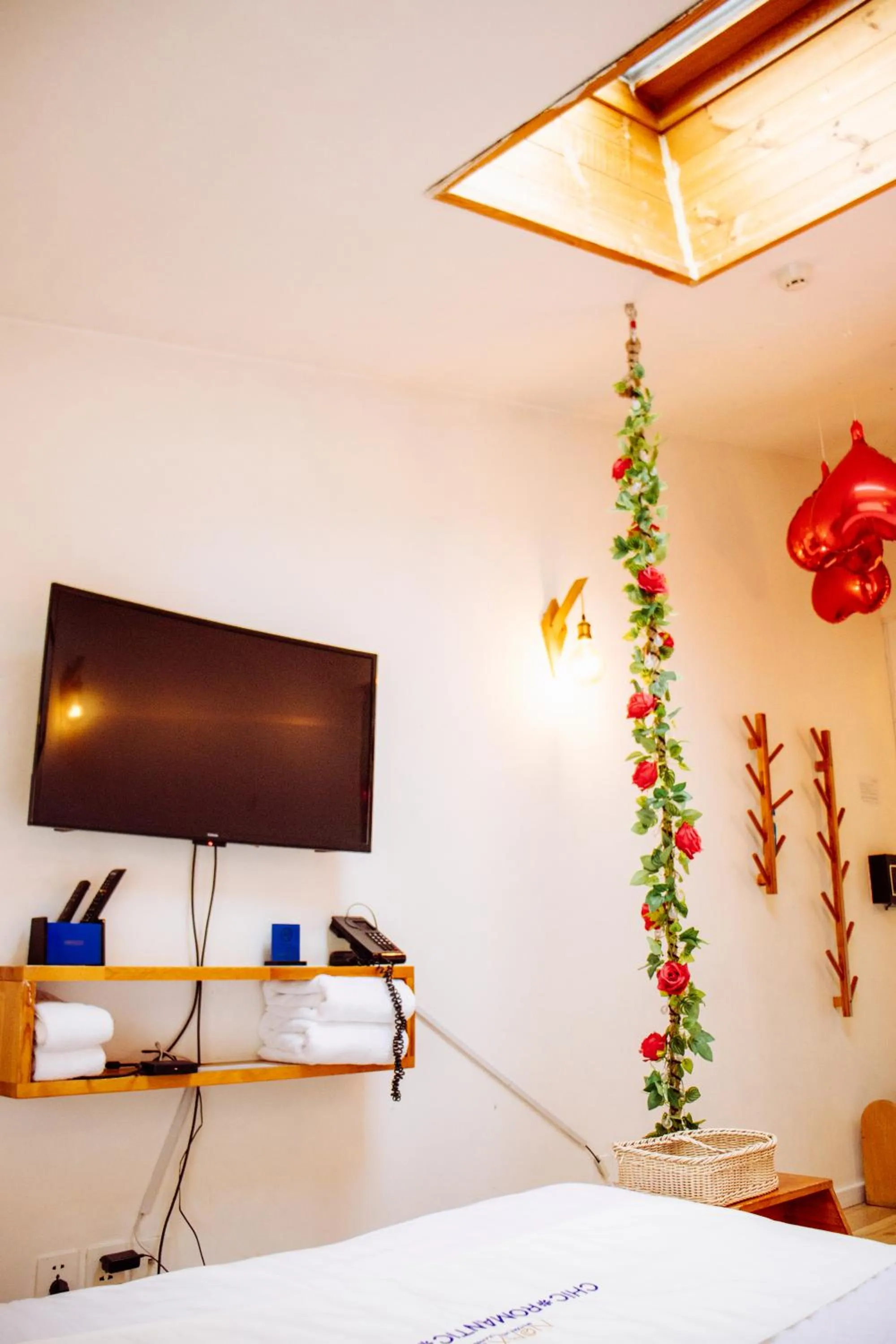 TV and multimedia in Nomado Boutique Hotel