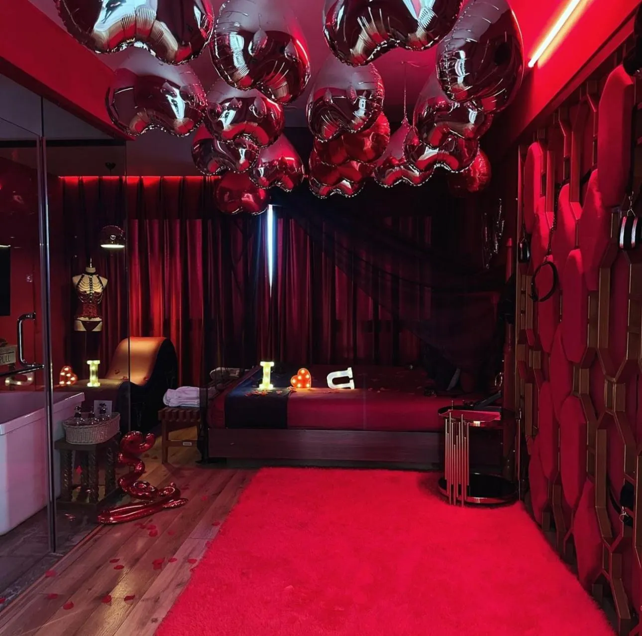 Photo of the whole room in Nomado Boutique Hotel