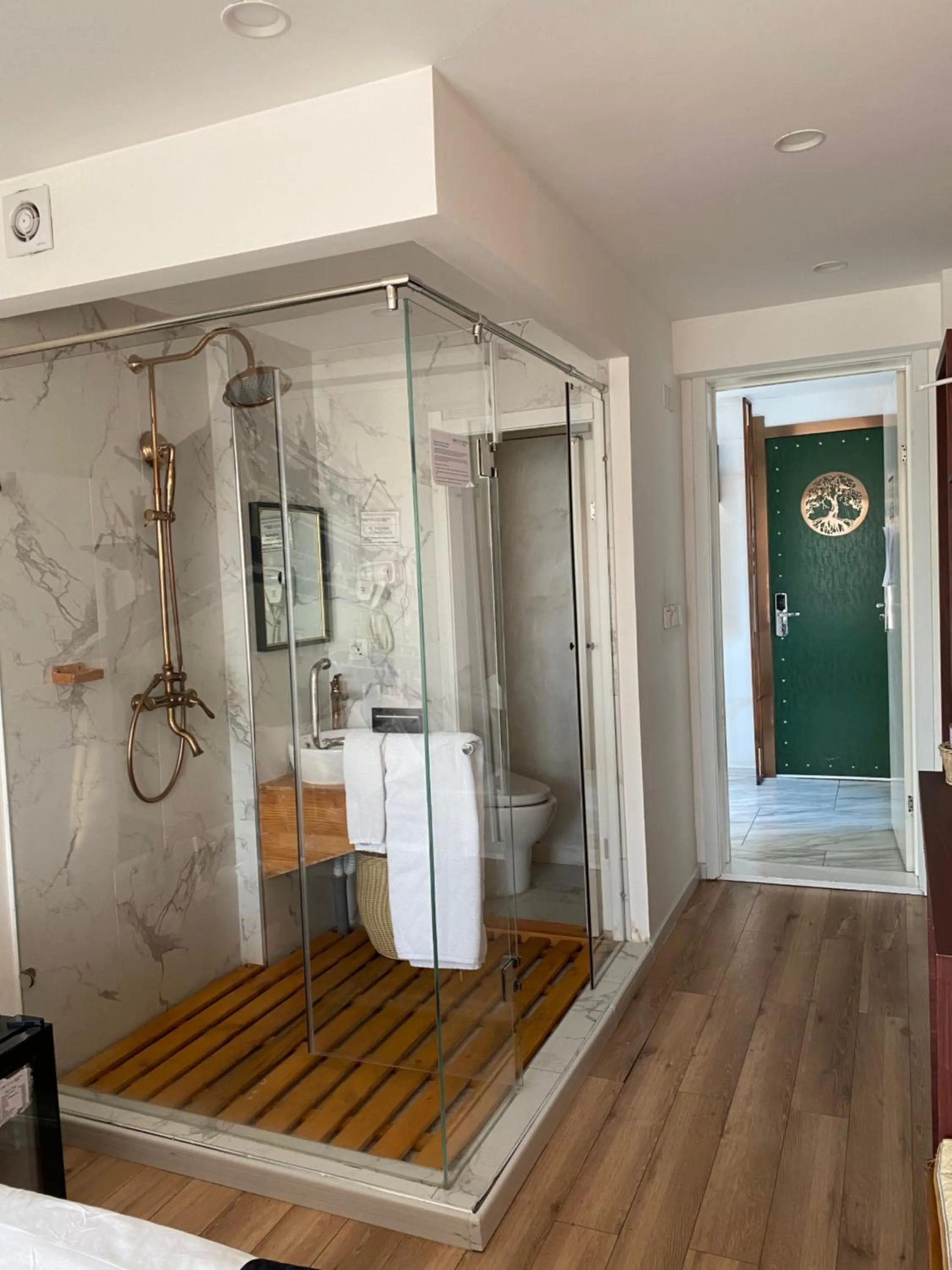 Shower in Nomado Boutique Hotel